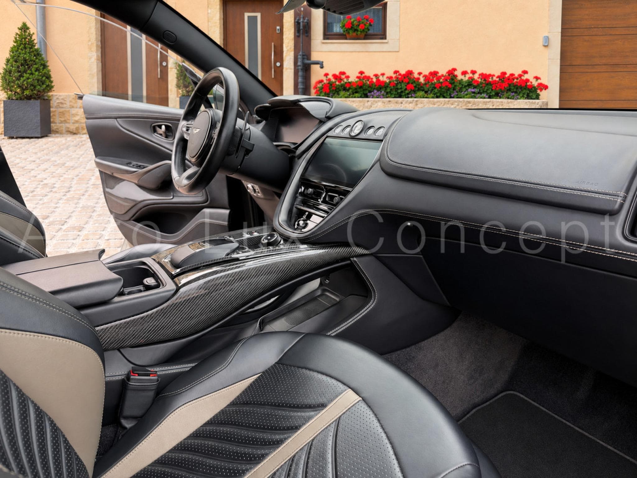 Aston-Martin DBX 707 (2022) - Photo 10