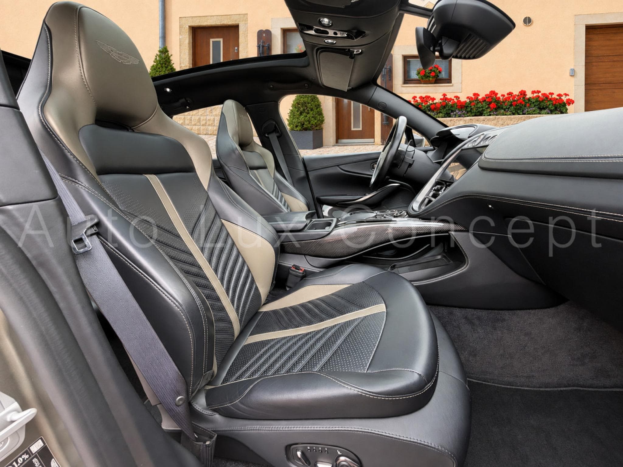 Aston-Martin DBX 707 (2022) - Photo 13