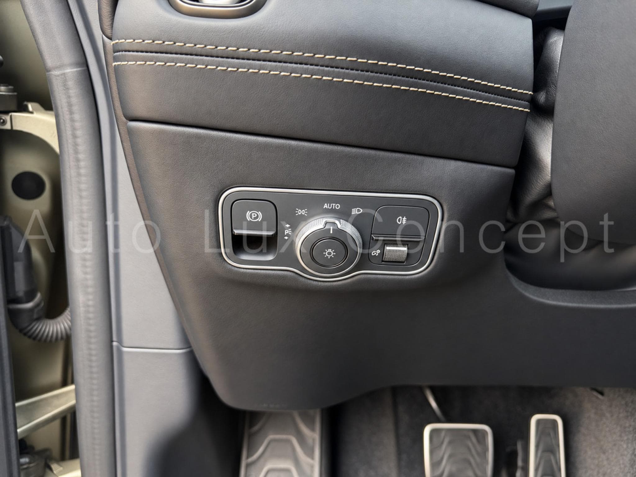 Aston-Martin DBX 707 (2022) - Photo 22