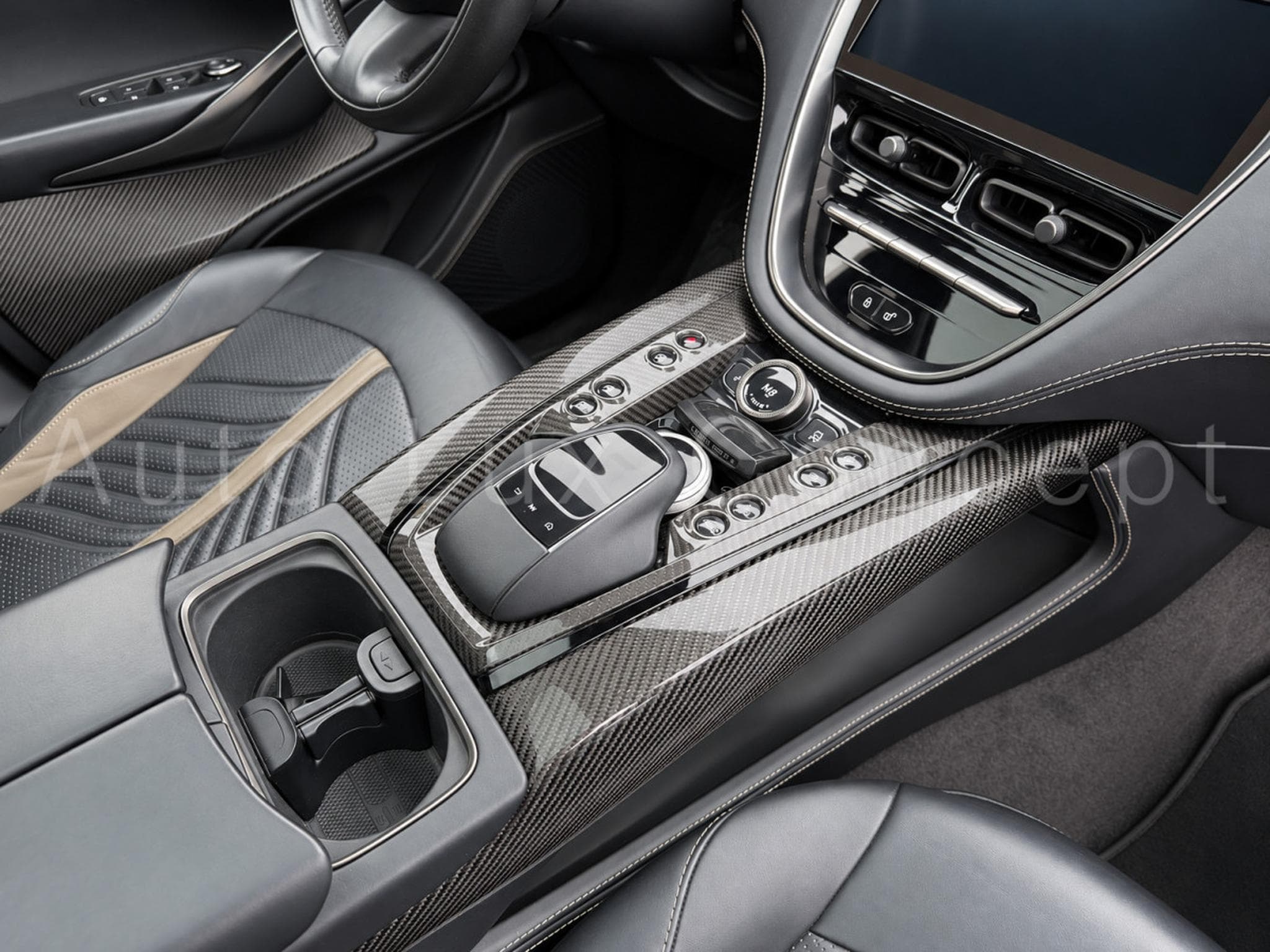 Aston-Martin DBX 707 (2022) - Photo 24
