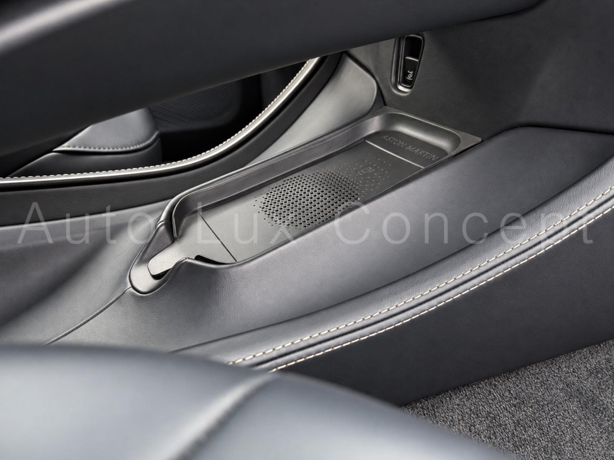 Aston-Martin DBX 707 (2022) - Photo 26