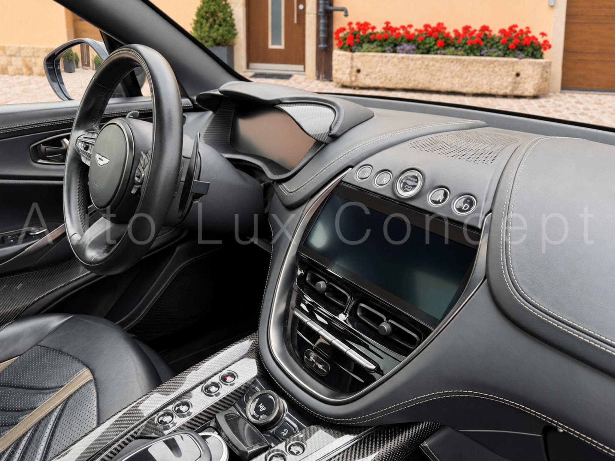 Aston-Martin DBX 707 (2022) - Photo 27