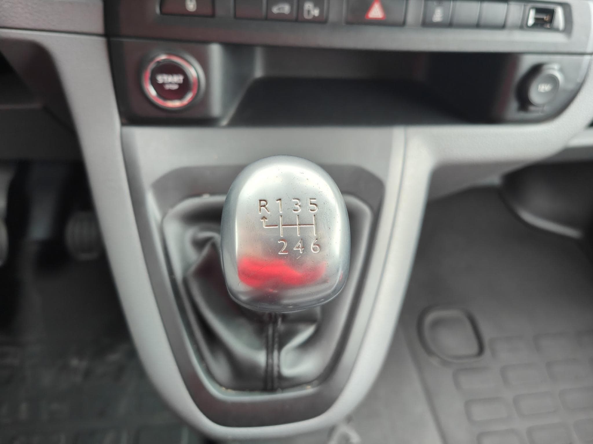 Peugeot Expert 2.0 HDI L1H1 3PLACES CARPLAY ANDROIDAUTO BLUETOOTH GPS PORTE (2017) - Photo 15