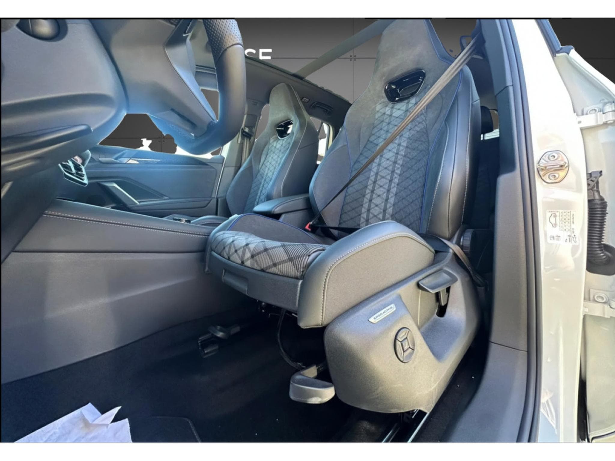 VW Tiguan Tiguan 2.0 TDI/DSG/4Motion R-Line/ AHK/Pano/360°/Leder/ (2026) - Photo 6