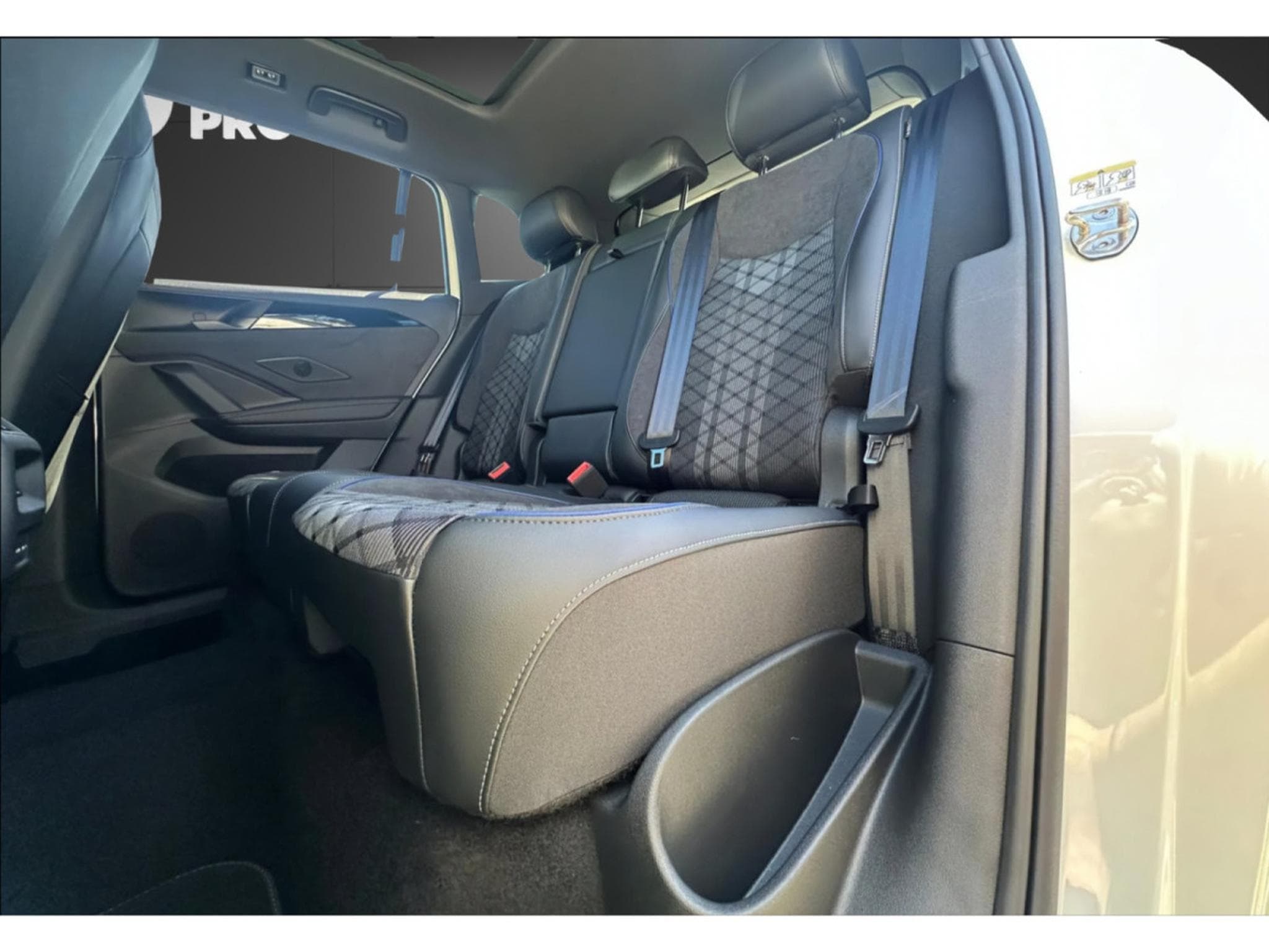 VW Tiguan Tiguan 2.0 TDI/DSG/4Motion R-Line/ AHK/Pano/360°/Leder/ (2026) - Photo 8