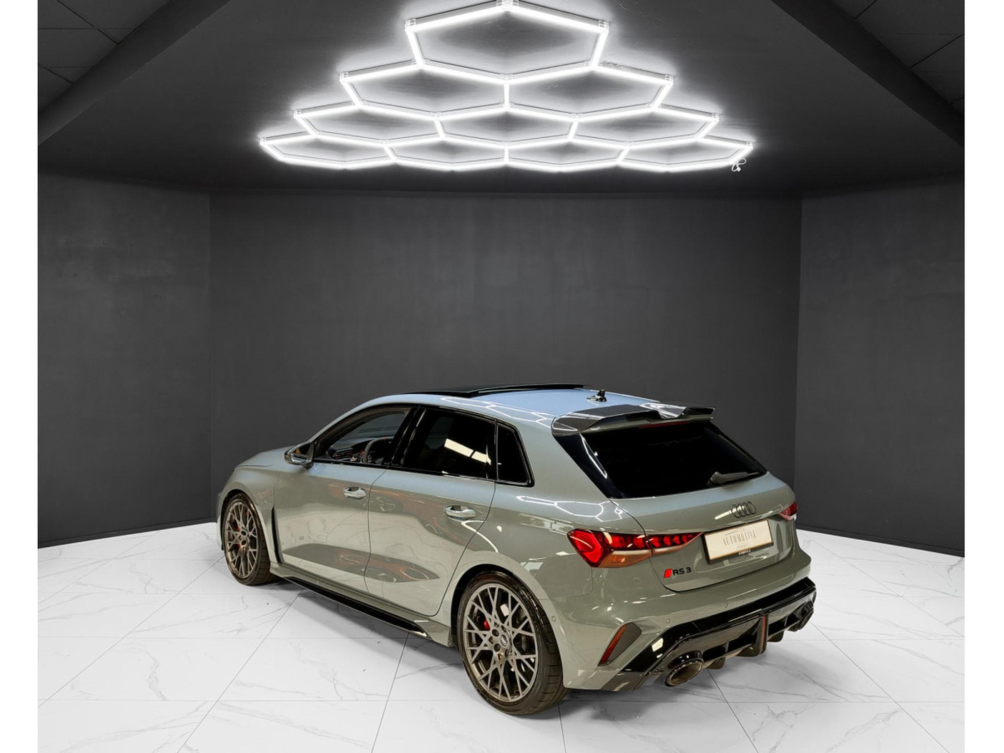 Audi RS3 Sportback / Carbon Seats / 360 / Sonos / Matrix (2026) - Photo 3