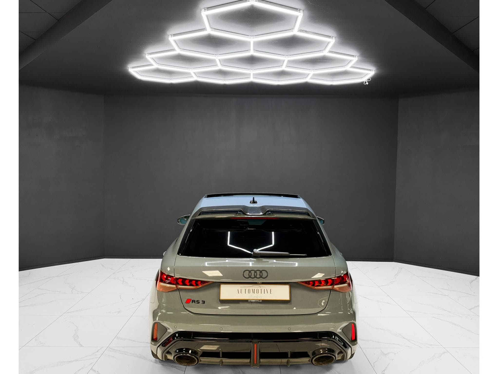 Audi RS3 Sportback / Carbon Seats / 360 / Sonos / Matrix (2026) - Photo 4