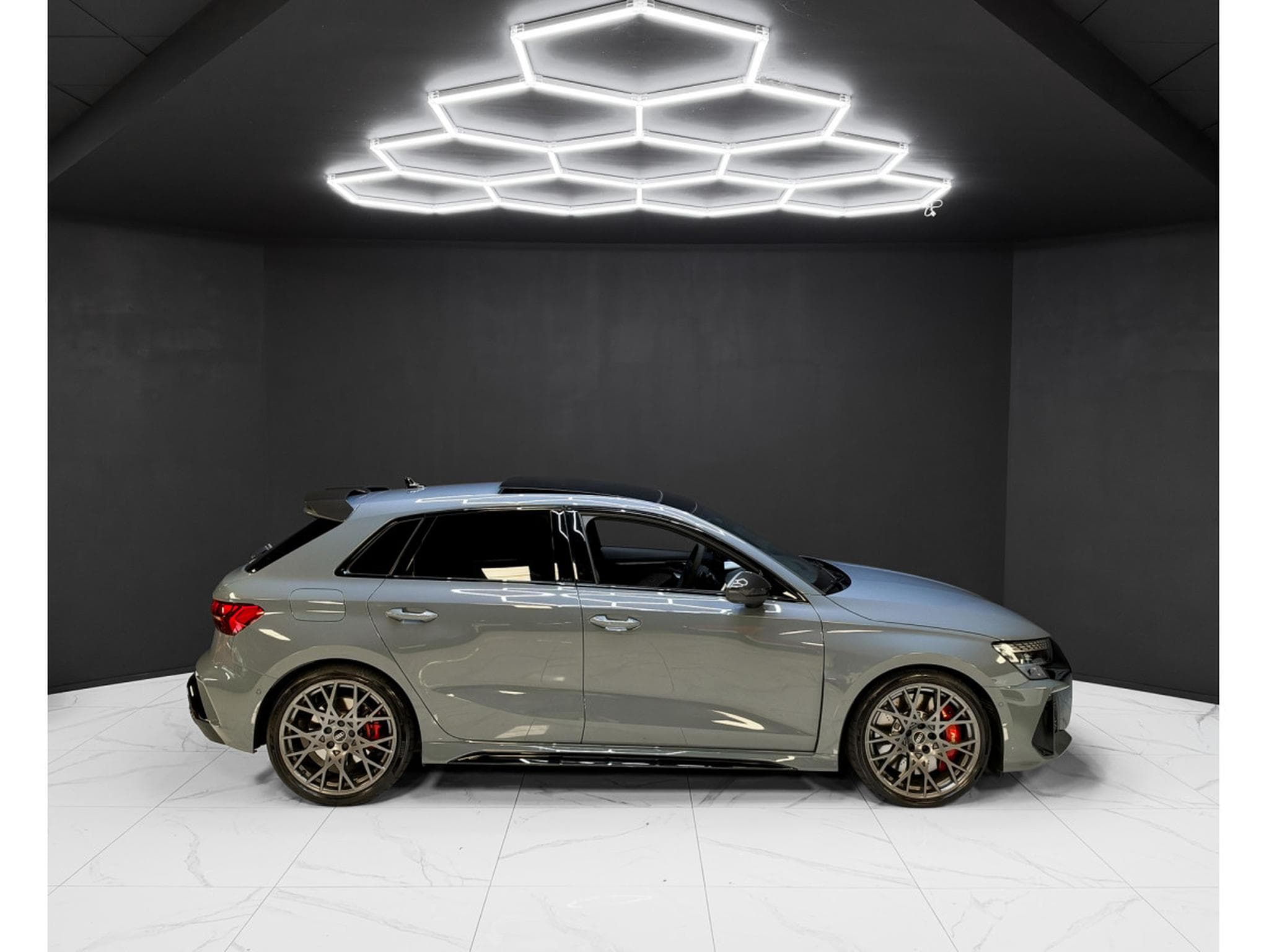 Audi RS3 Sportback / Carbon Seats / 360 / Sonos / Matrix (2026) - Photo 6