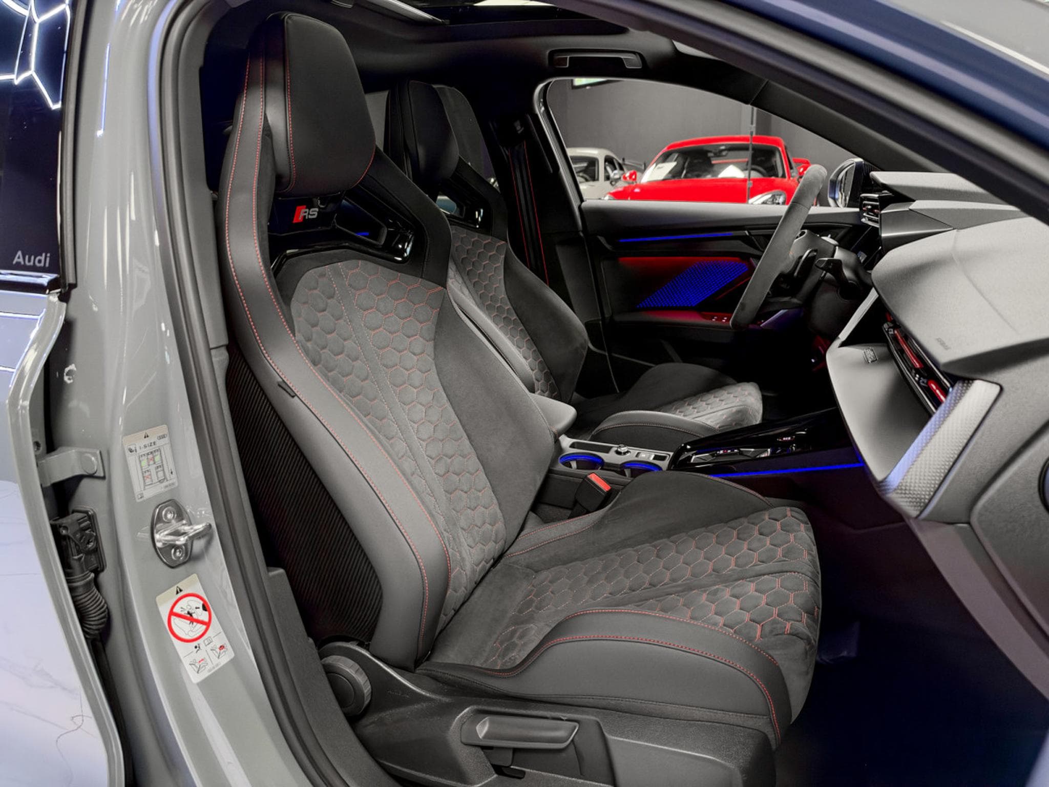Audi RS3 Sportback / Carbon Seats / 360 / Sonos / Matrix (2026) - Photo 13