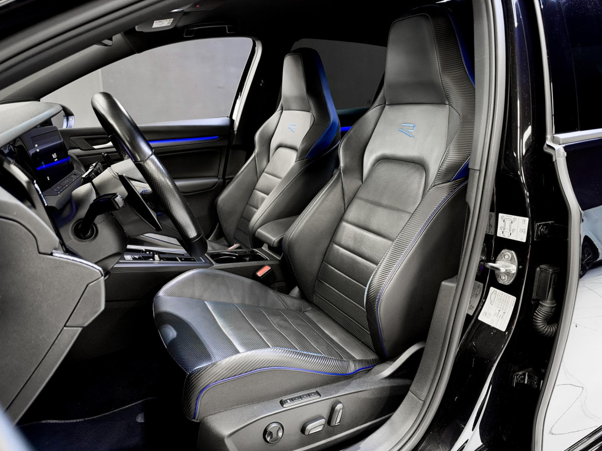 VW Golf R 2.0 TSI R DSG 4Motion Akrapovic Maxton (2022) - Photo 14