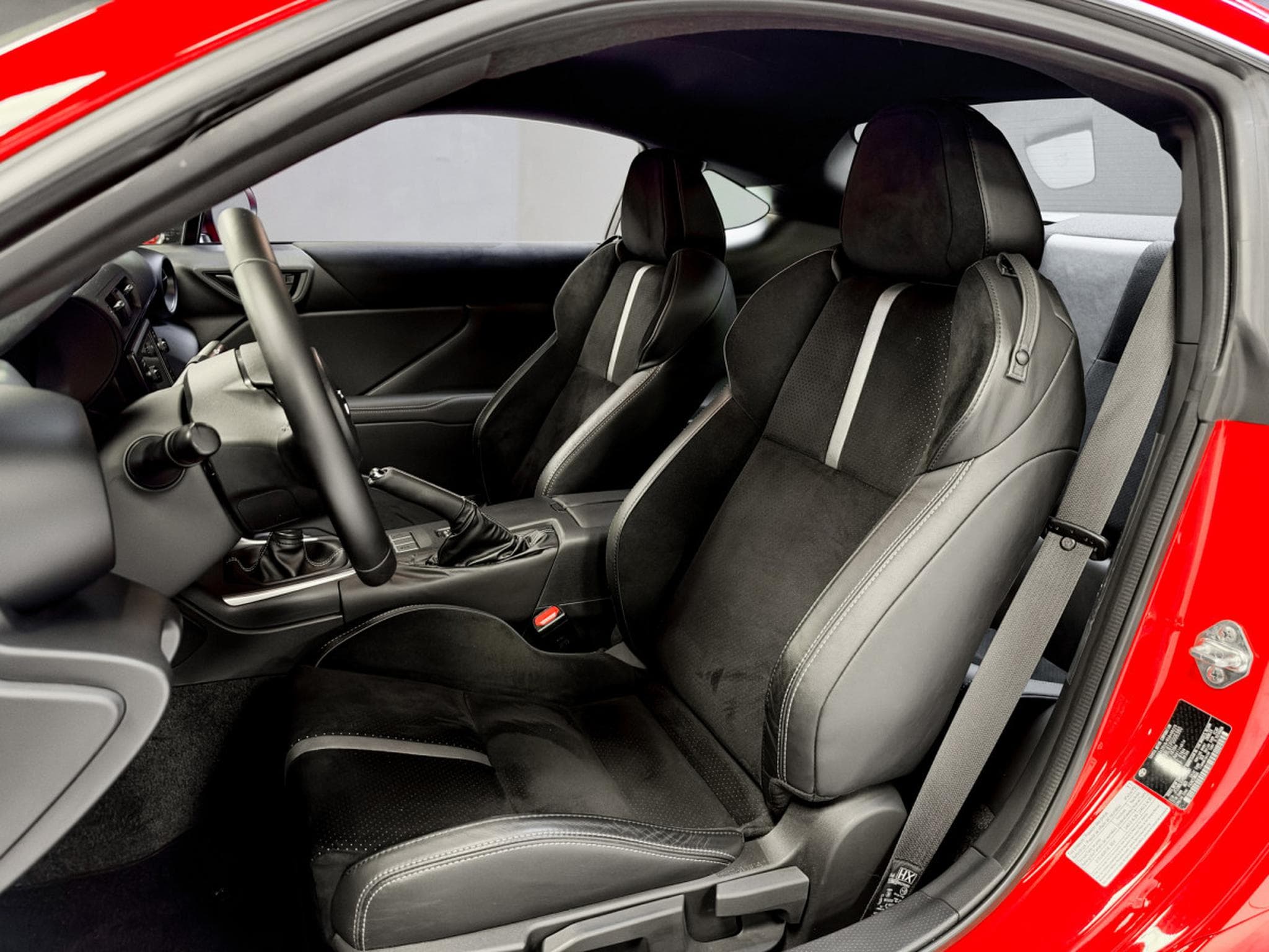 Toyota GR86 2.4 GR (2023) - Photo 13