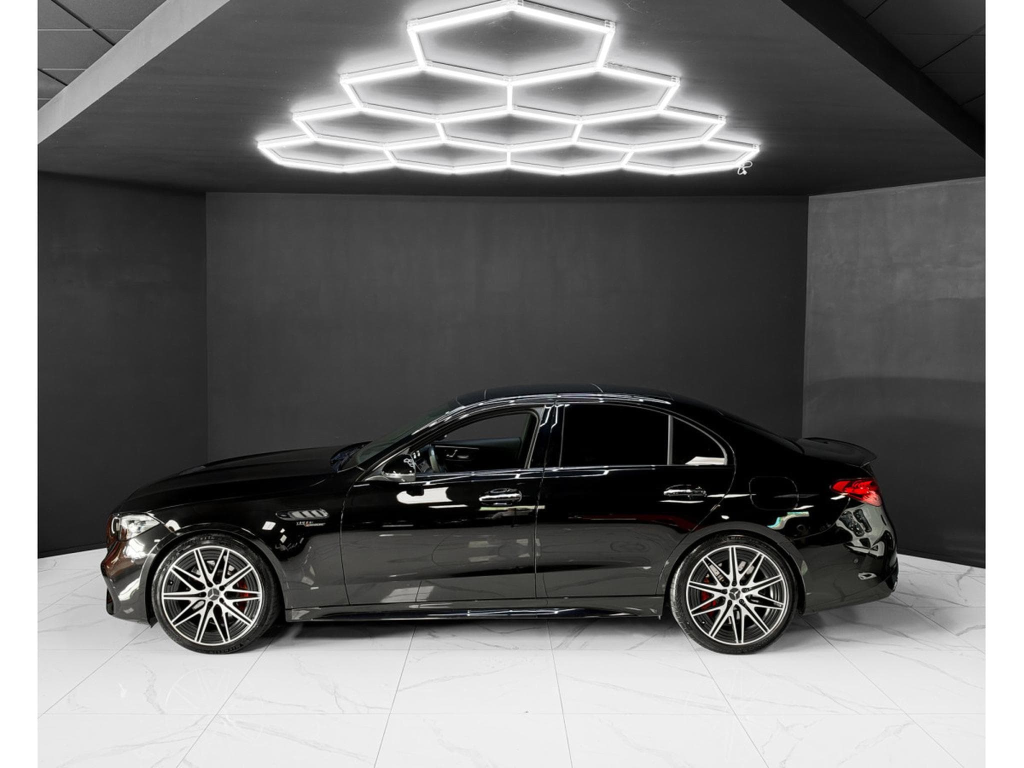 Mercedes C 63 AMG S E PERFORMANCE / 360 / BURMESTER / PANO / ACC (2024) - Photo 2