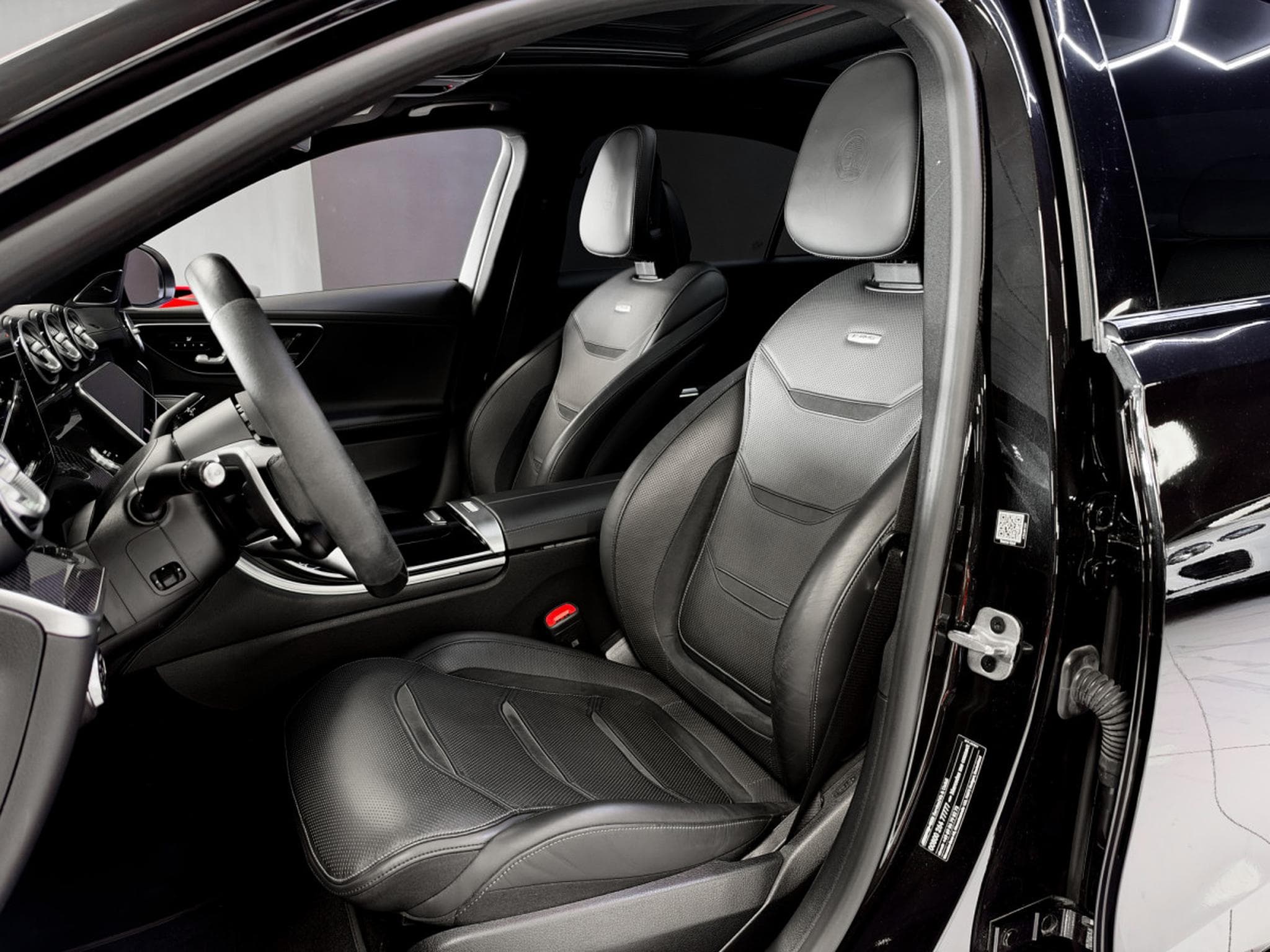Mercedes C 63 AMG S E PERFORMANCE / 360 / BURMESTER / PANO / ACC (2024) - Photo 12