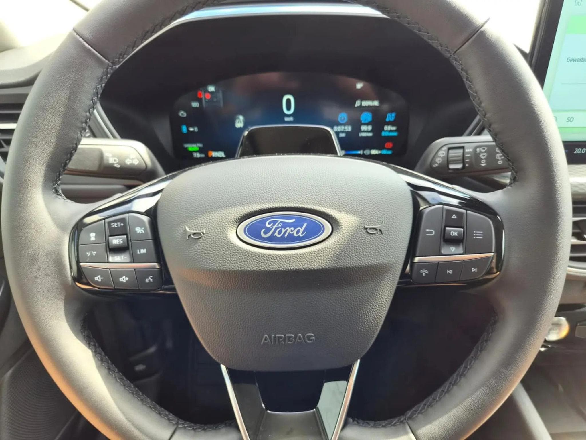 Ford Kuga 2.5 PHEV 243 Auto Titanium (2026) - Photo 22