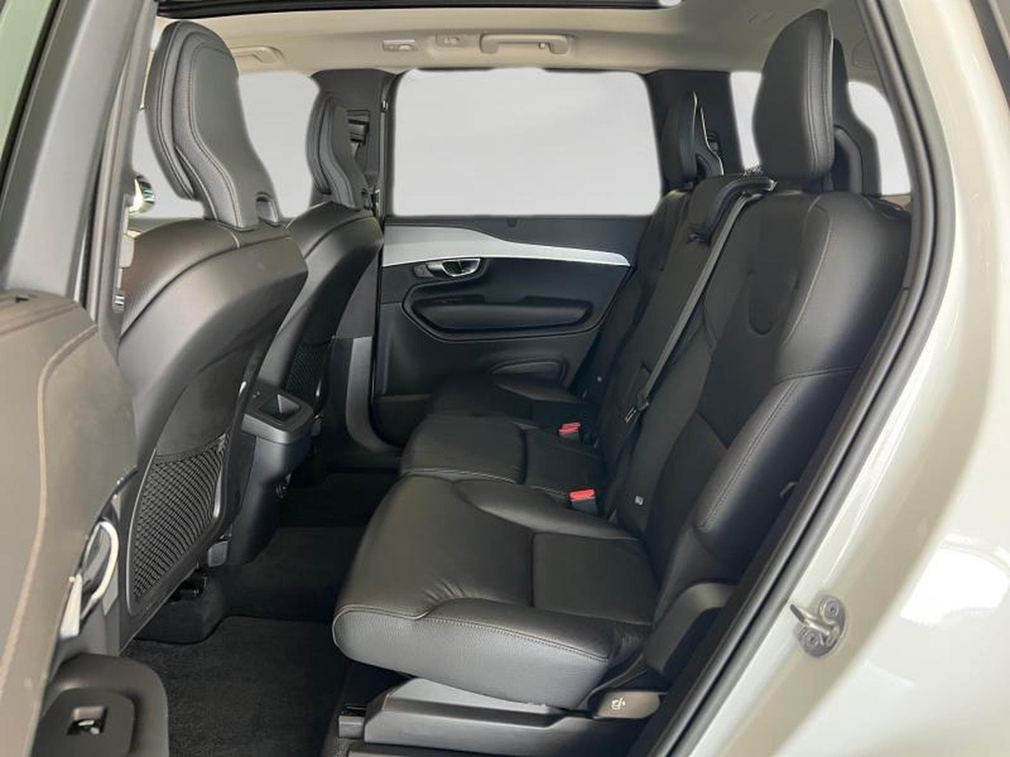 Volvo XC90 Plus Dark (2023) - Photo 16