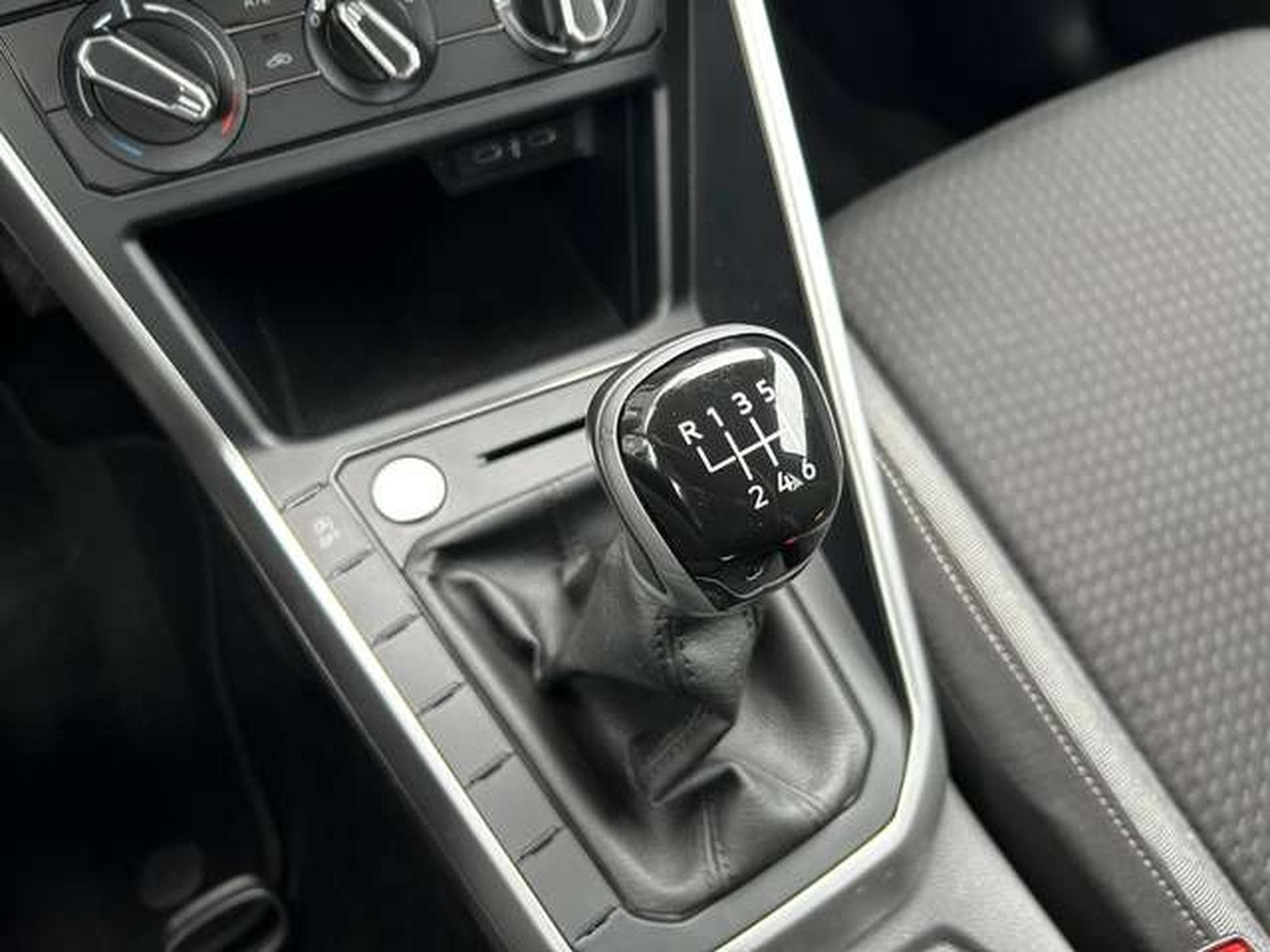 VW Taigo 1.0 TSI ESSENCE LIFE DSG7 (2024) - Photo 5