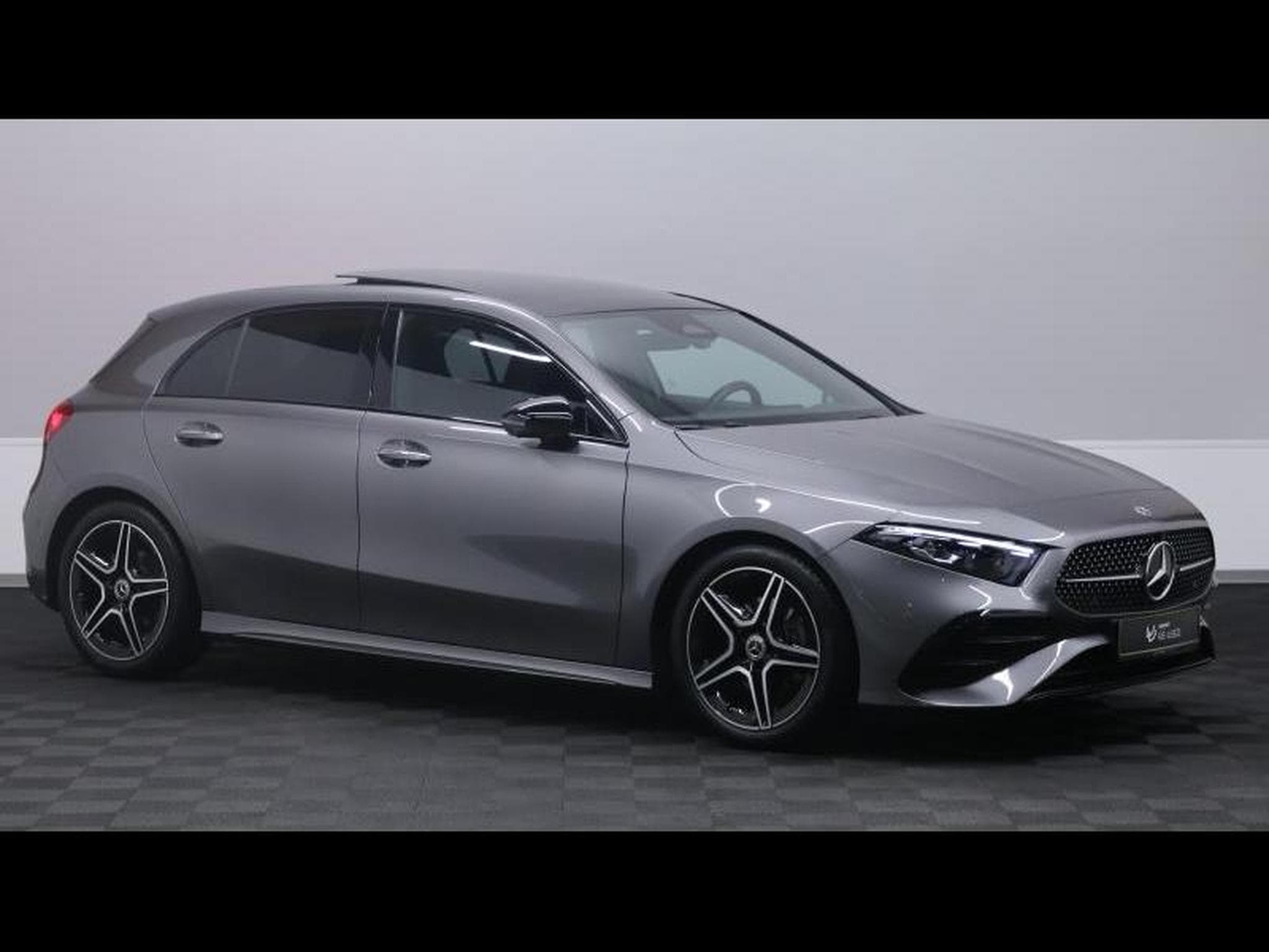 Mercedes A 180 7G-DCT AMG Line (2024) - Photo 3