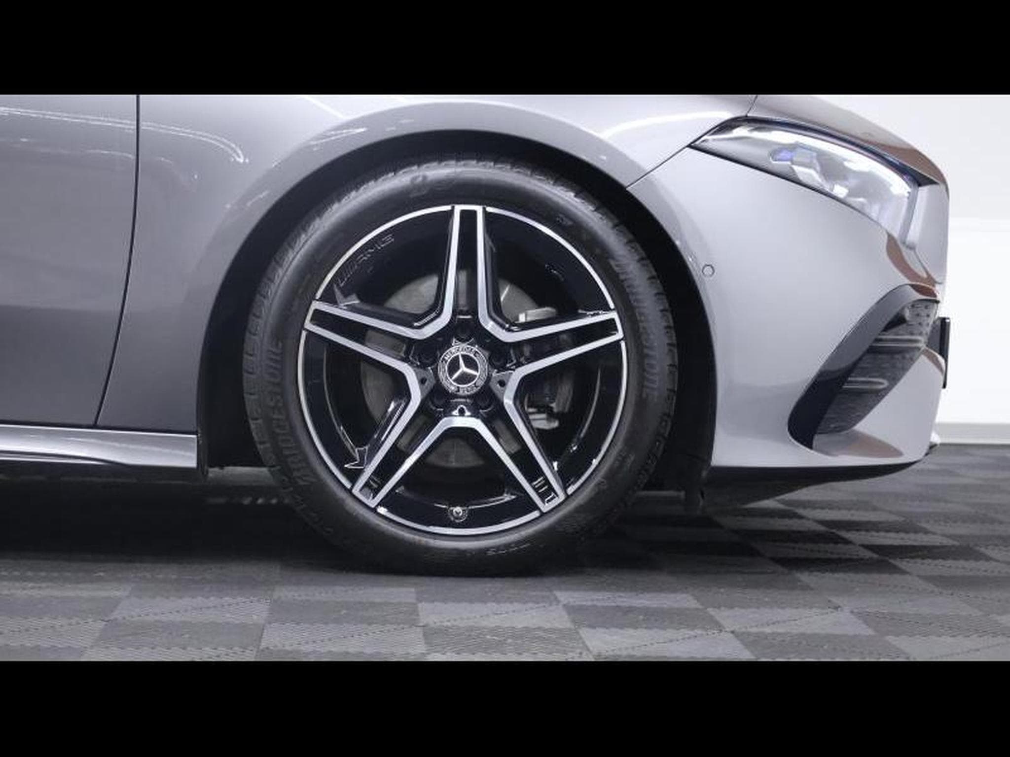 Mercedes A 180 7G-DCT AMG Line (2024) - Photo 11