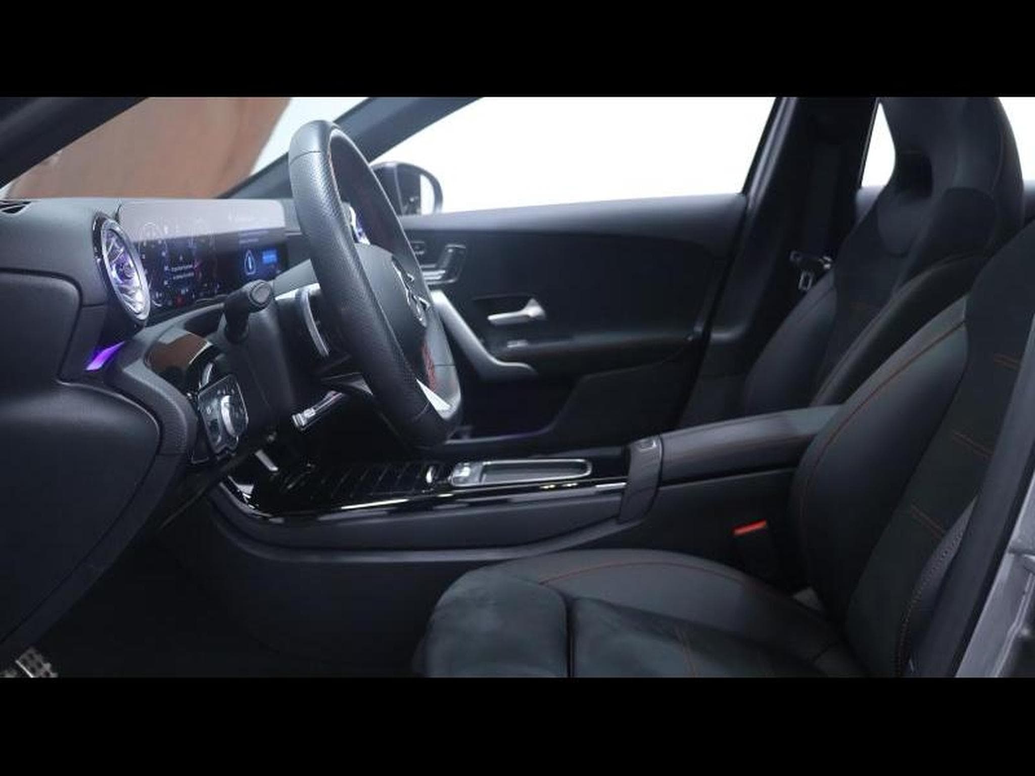 Mercedes A 180 7G-DCT AMG Line (2024) - Photo 16