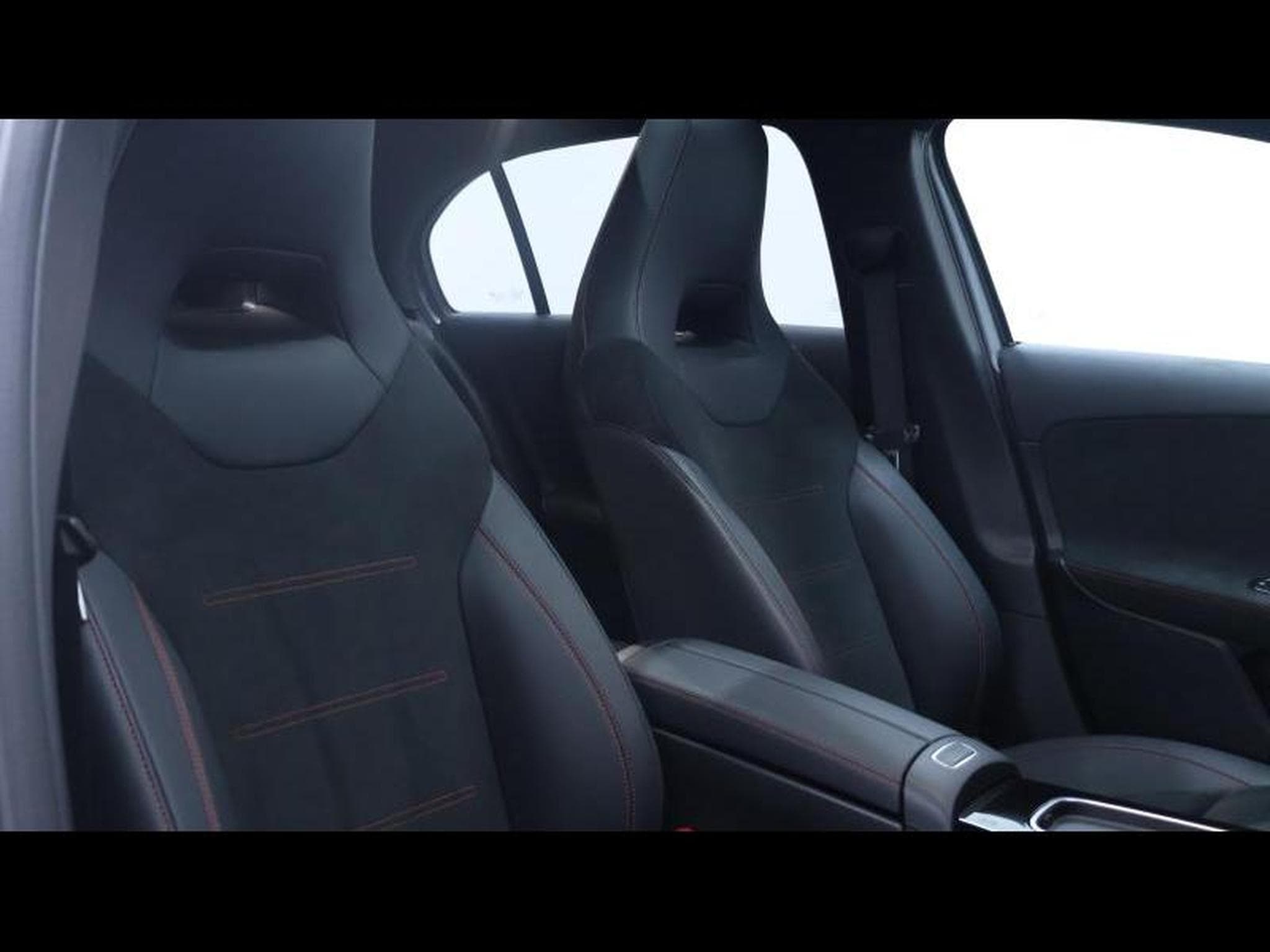 Mercedes A 180 7G-DCT AMG Line (2024) - Photo 13