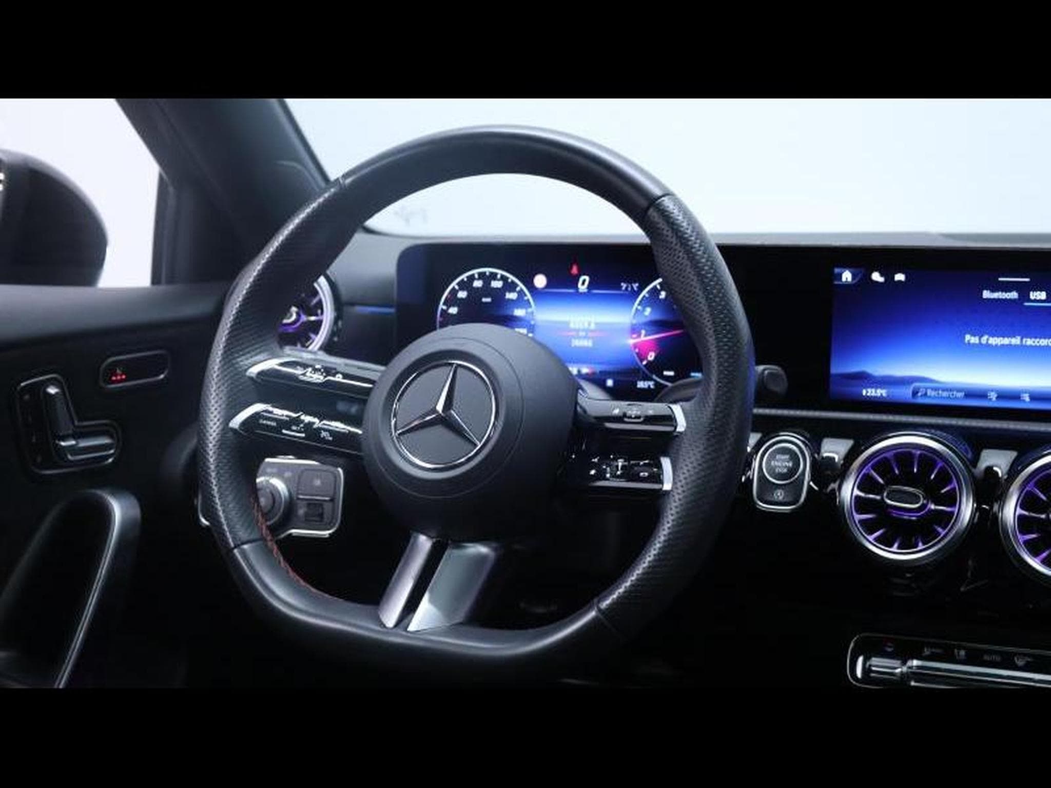 Mercedes A 180 7G-DCT AMG Line (2024) - Photo 23