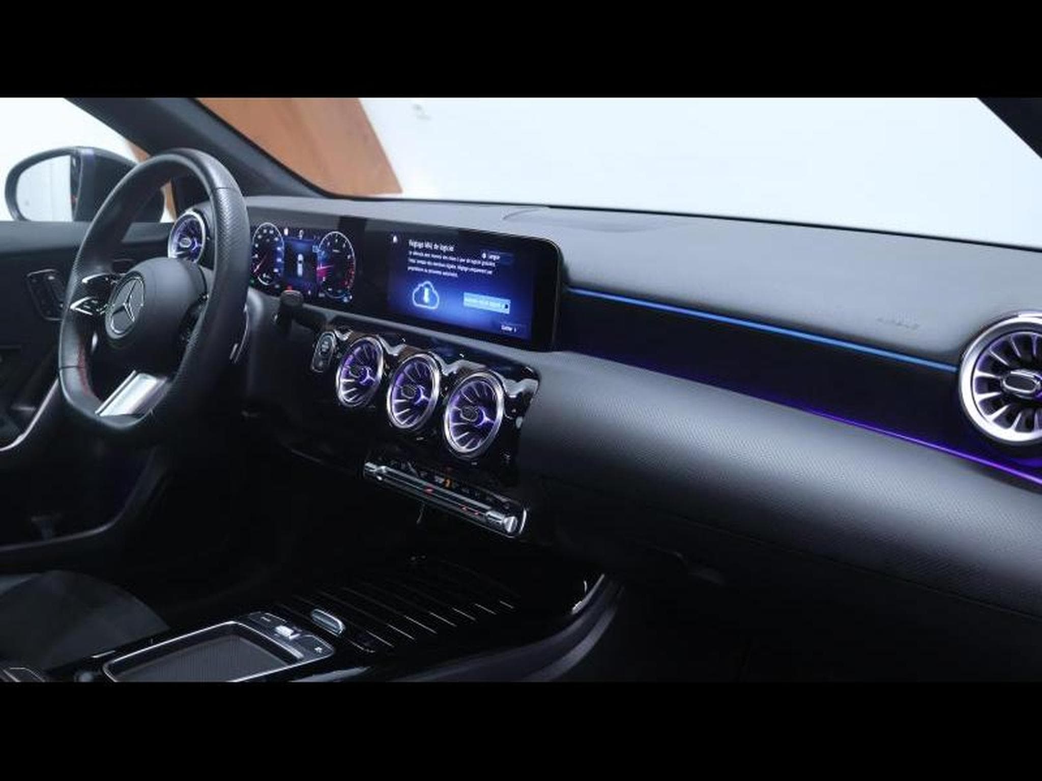Mercedes A 180 7G-DCT AMG Line (2024) - Photo 22