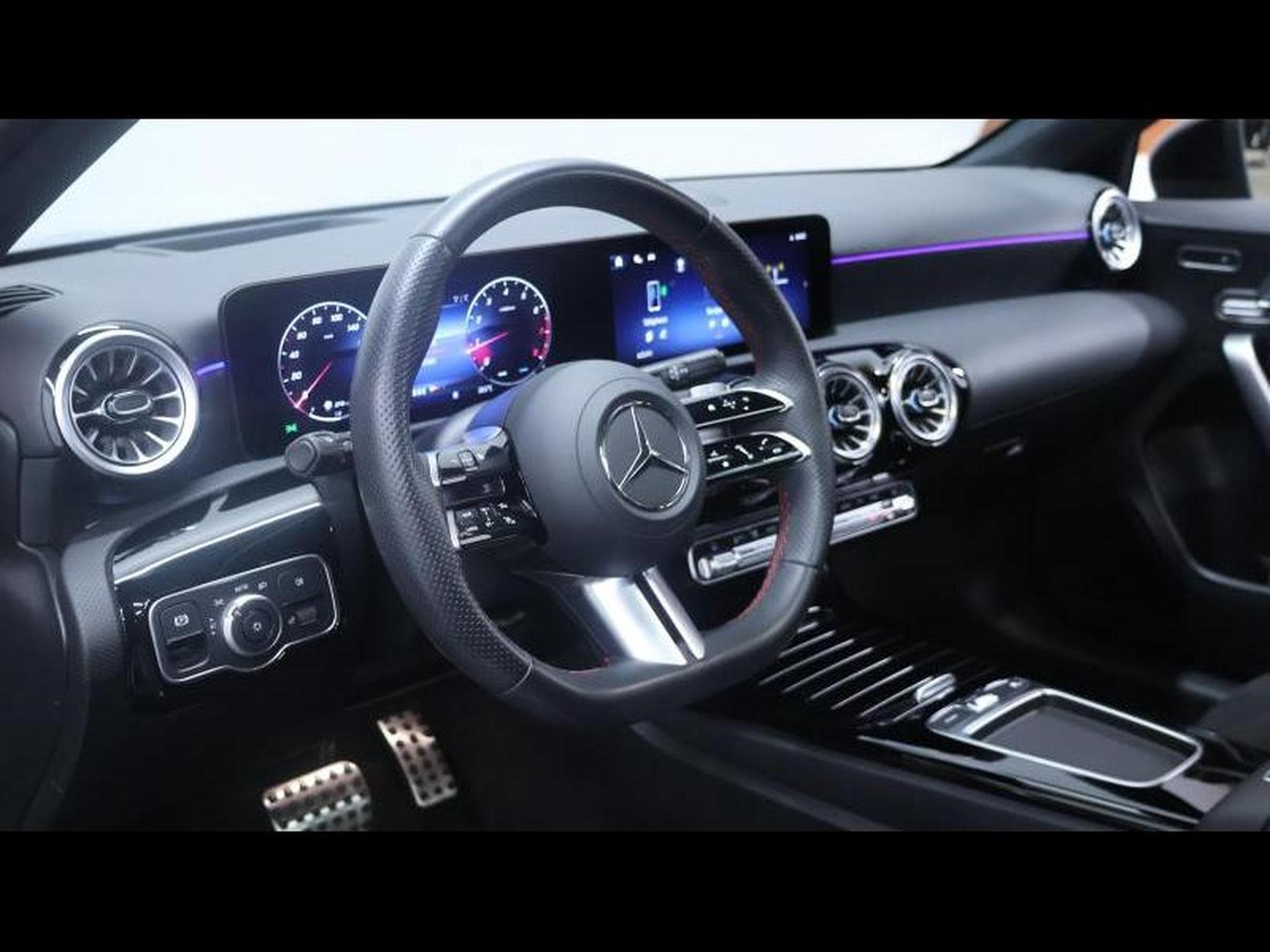 Mercedes A 180 7G-DCT AMG Line (2024) - Photo 20