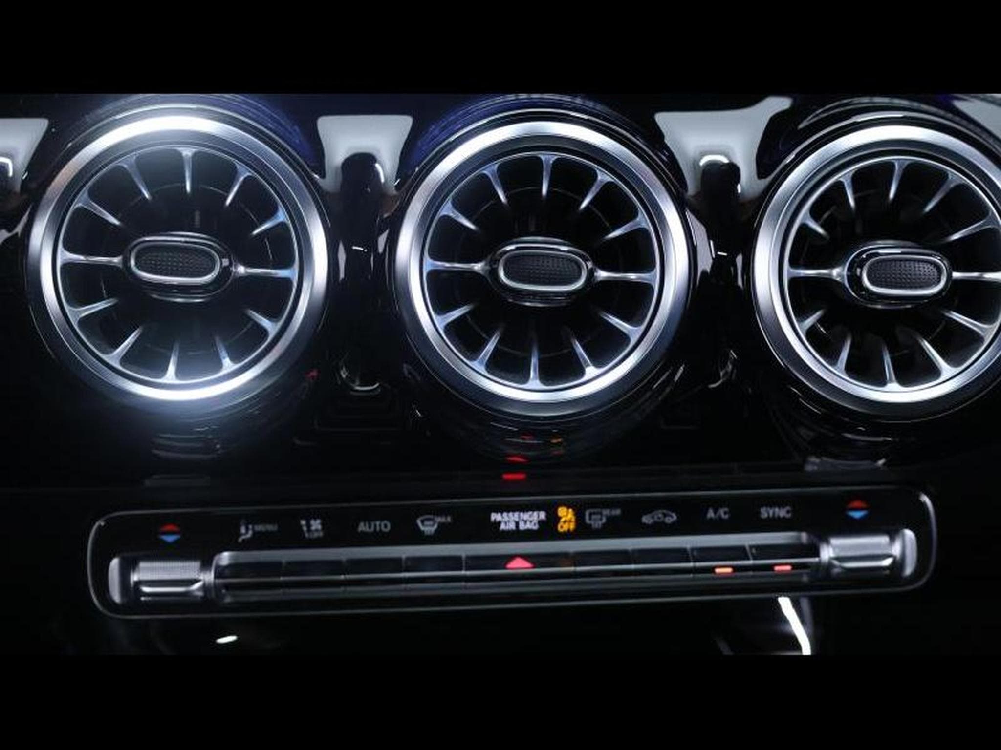 Mercedes A 180 7G-DCT AMG Line (2024) - Photo 28
