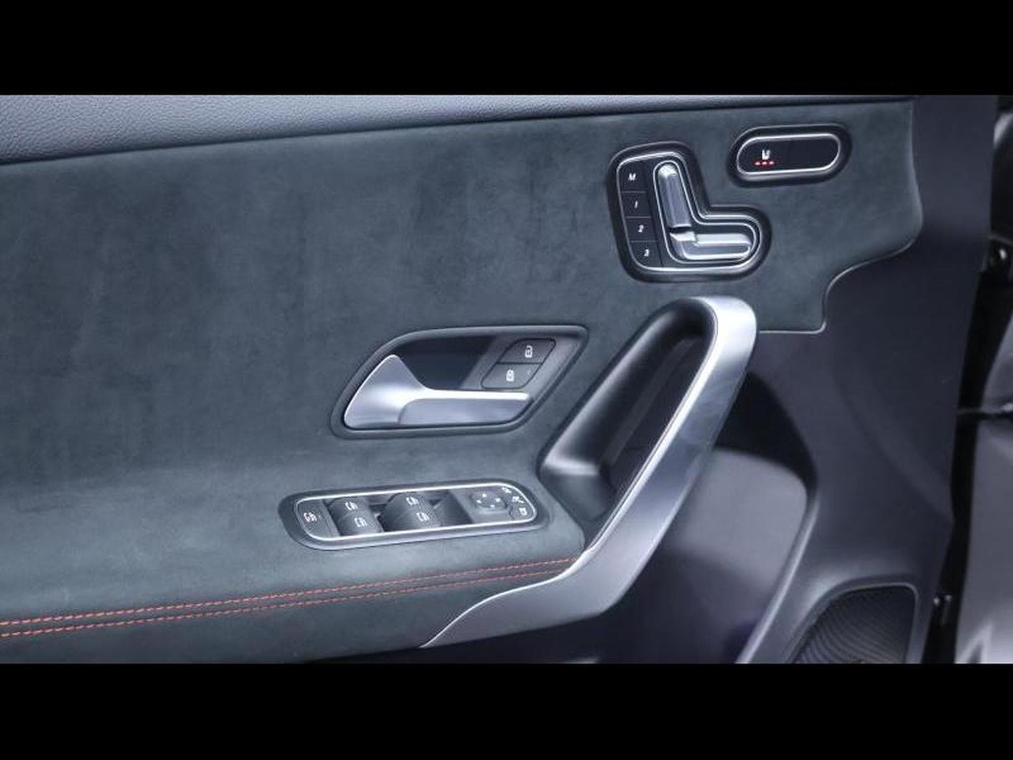 Mercedes A 180 7G-DCT AMG Line (2024) - Photo 33