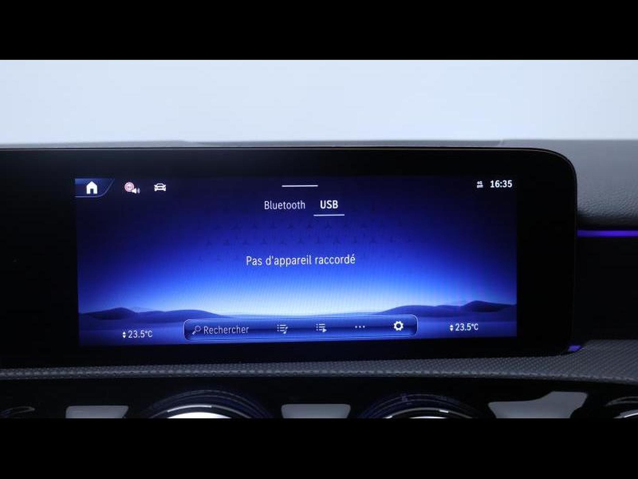 Mercedes A 180 7G-DCT AMG Line (2024) - Photo 31