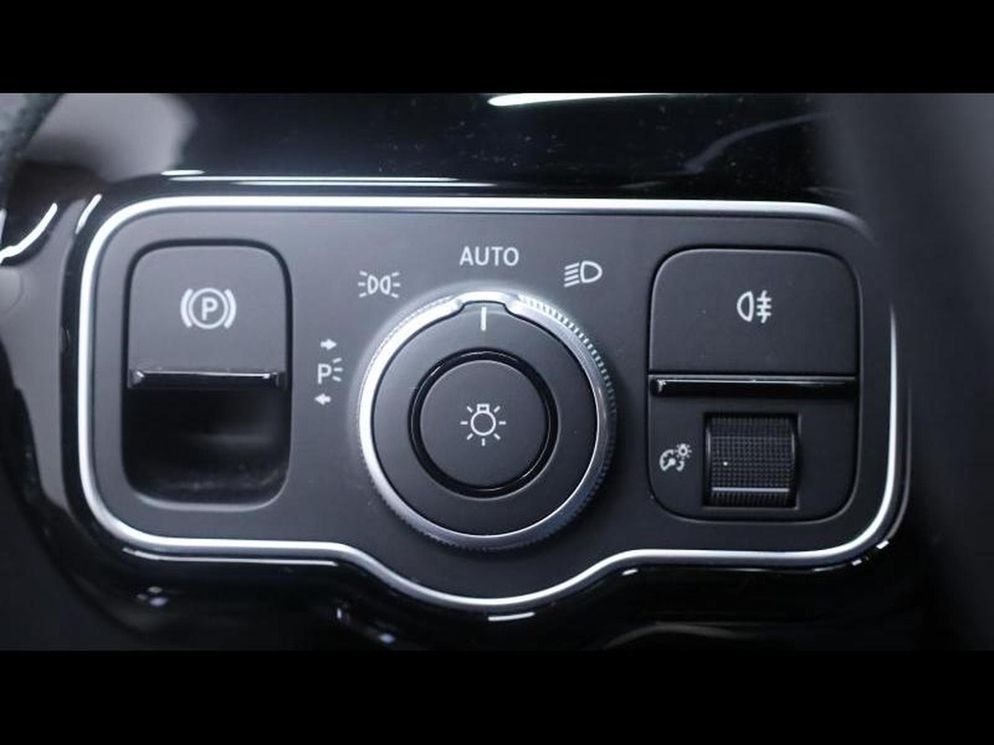 Mercedes A 180 7G-DCT AMG Line (2024) - Photo 36
