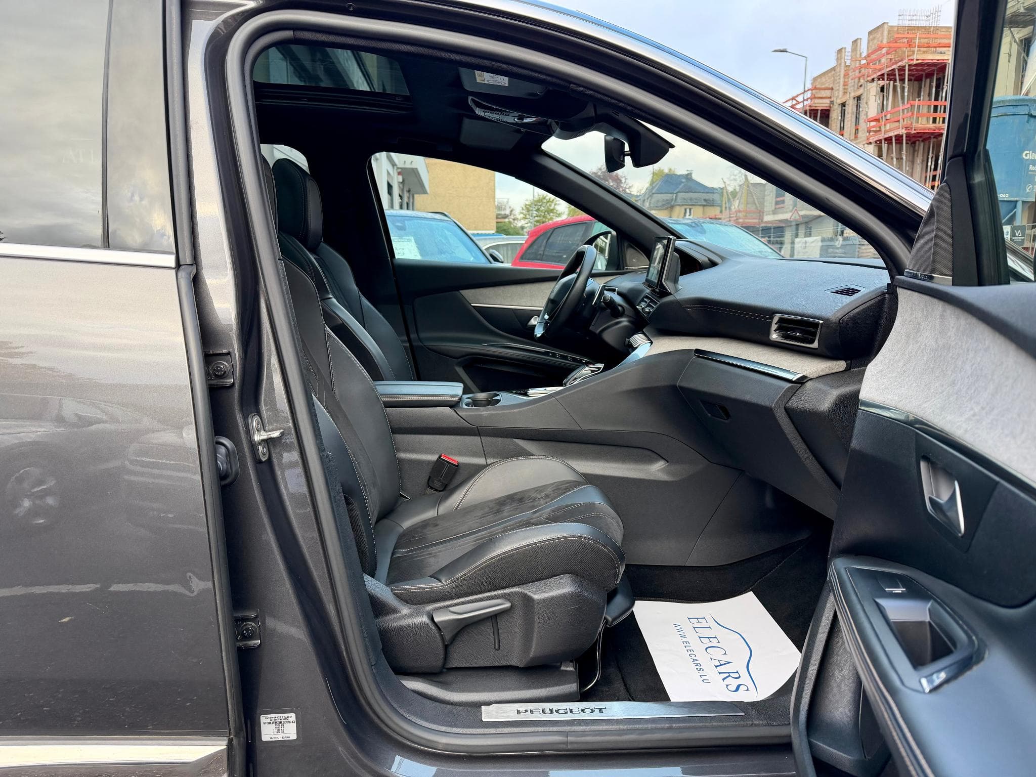 Peugeot 5008 2.0 BlueHDi 177 EAT8 Pack GT 7 pl Pano/Keyless/Cam (2021) - Photo 9