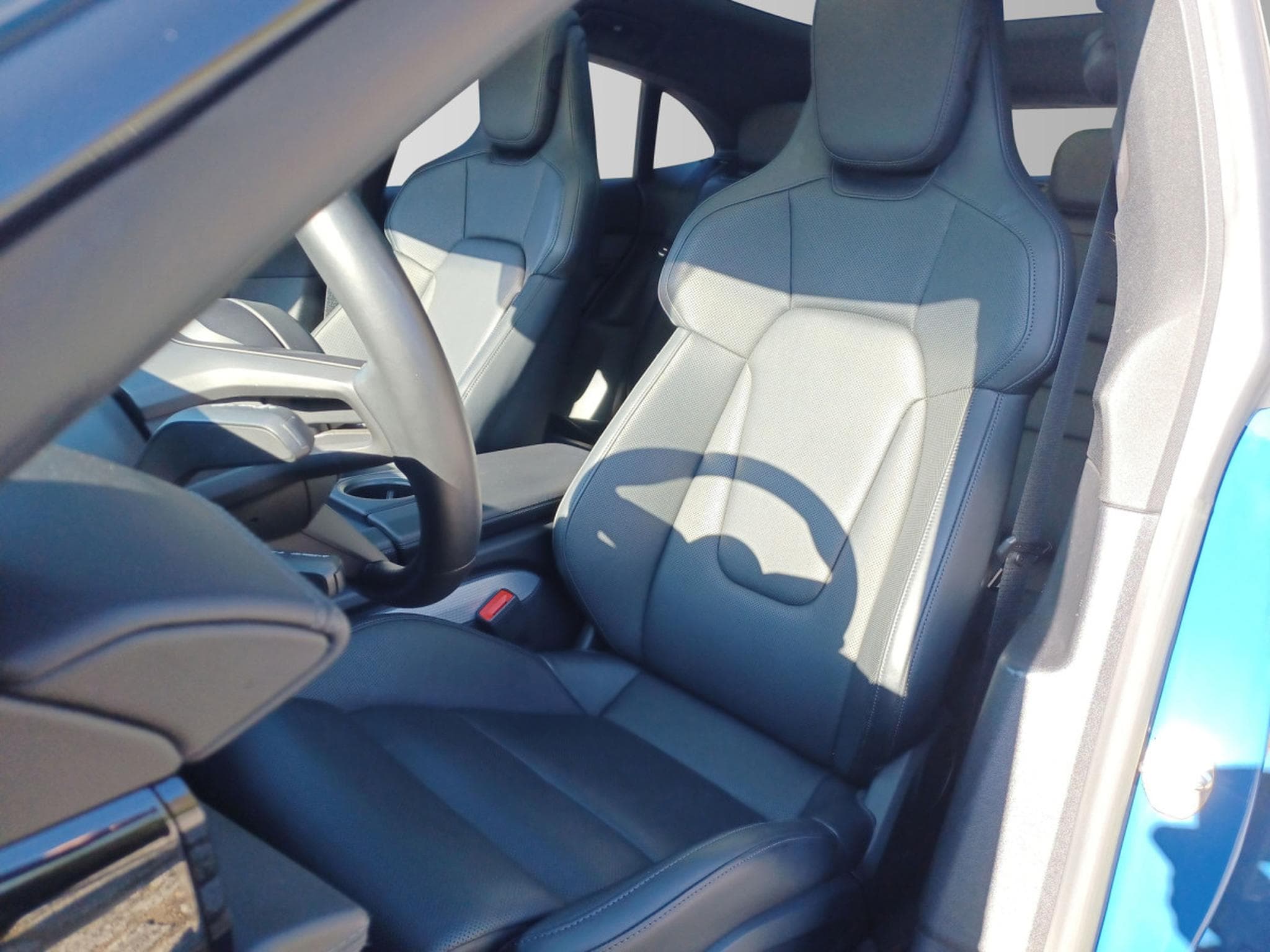 Porsche Taycan 4S Cross Turismo (2023) - Photo 9