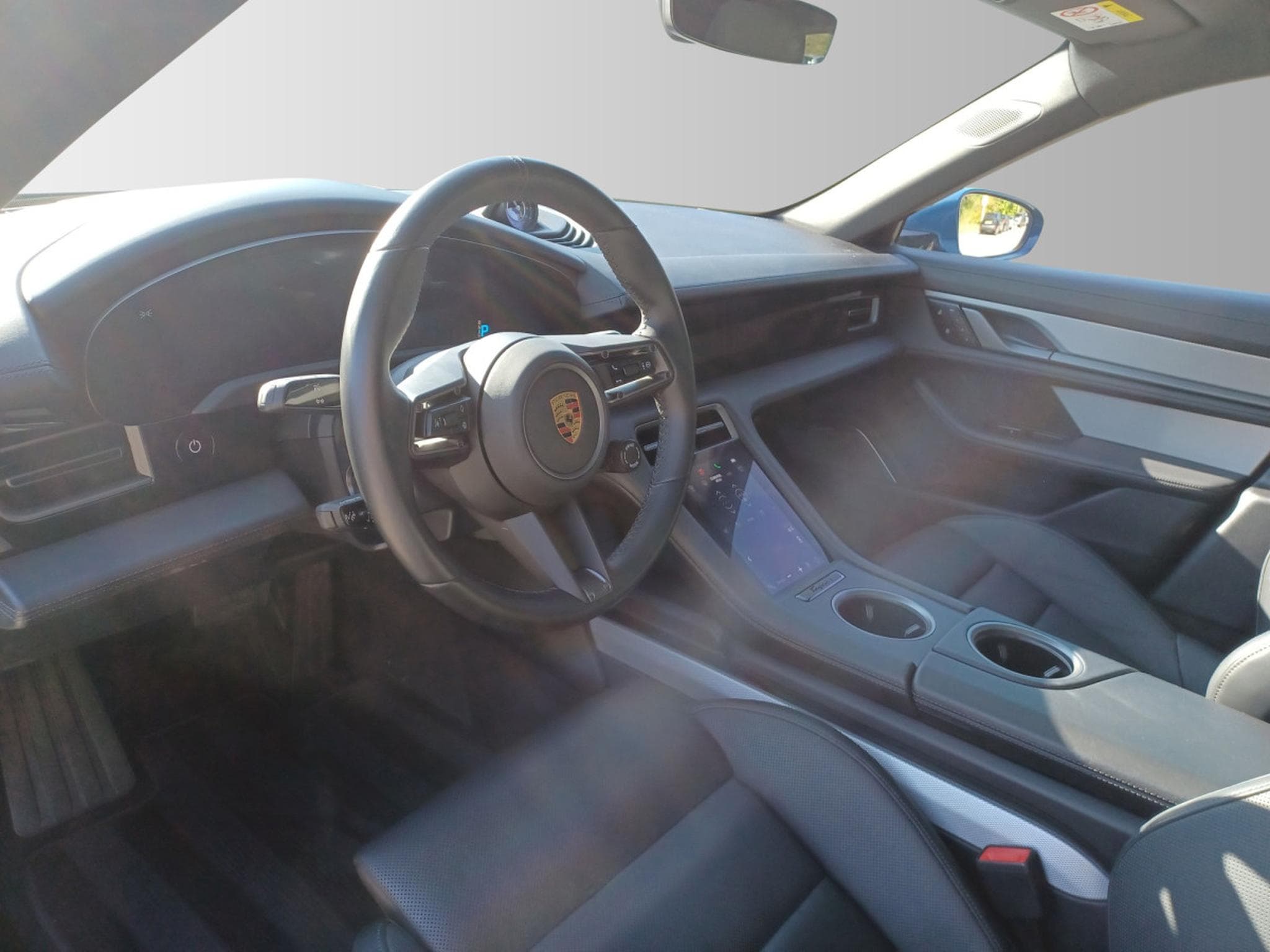 Porsche Taycan 4S Cross Turismo (2023) - Photo 10