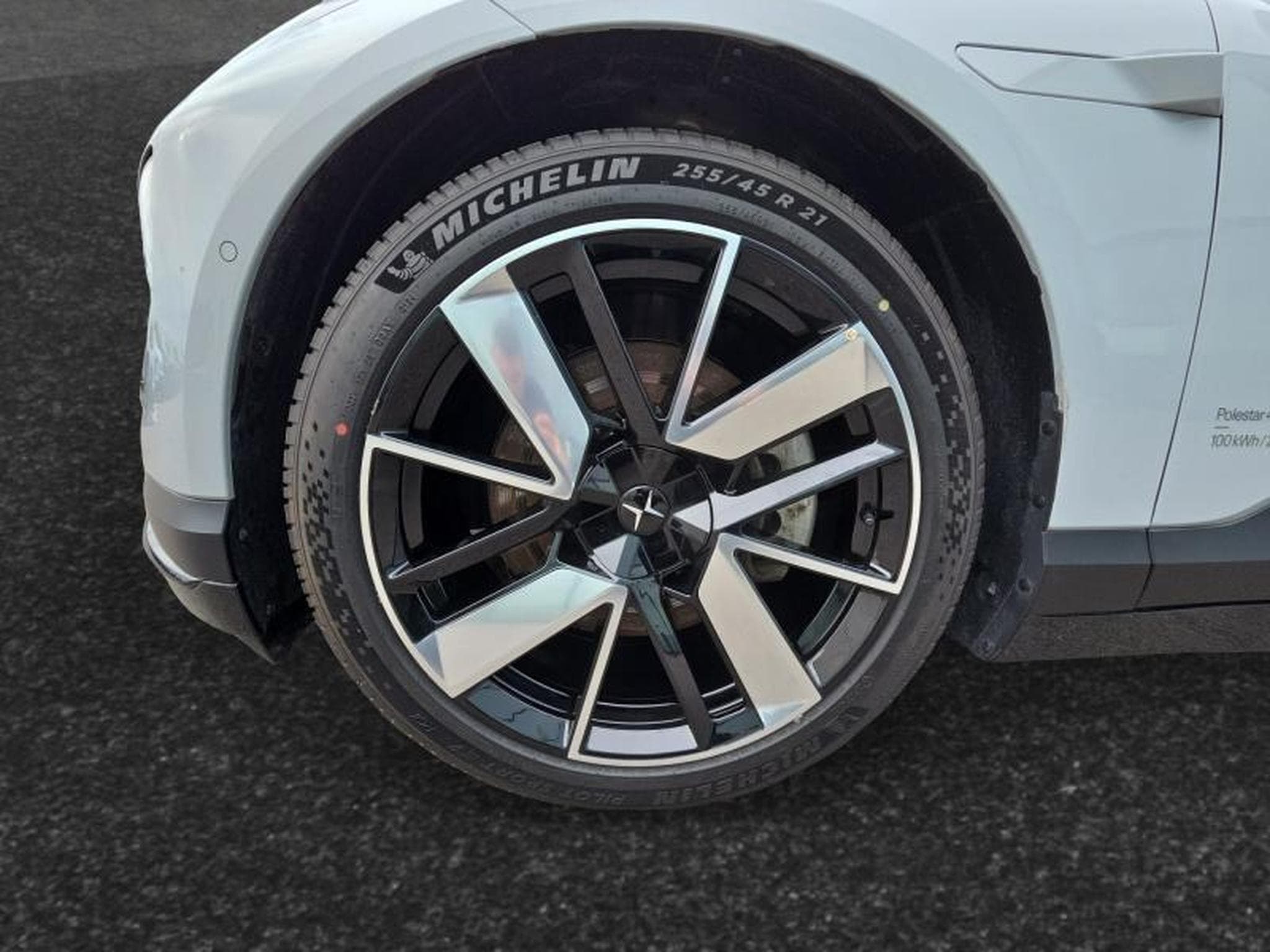 Polestar 4 Long Range Single Motor MY25 (2025) - Photo 9
