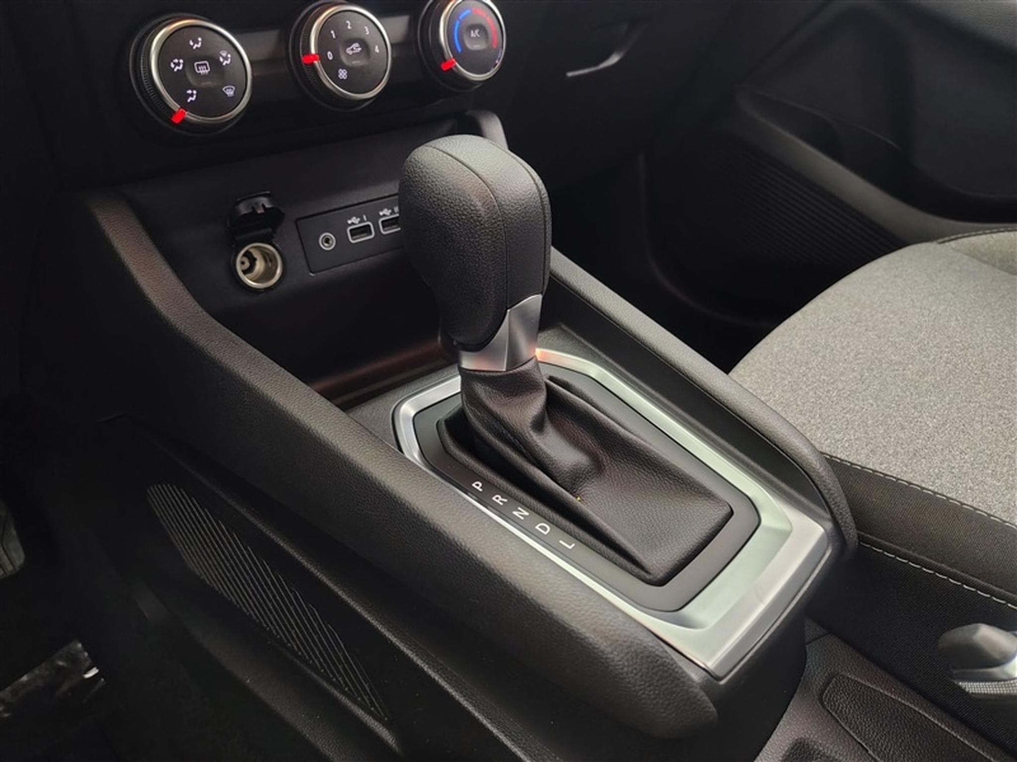 Renault Clio 1.0 TCe 90cv X-Tronic Evolution CARPLAY / FULL LED / PDC AR (2025) - Photo 12