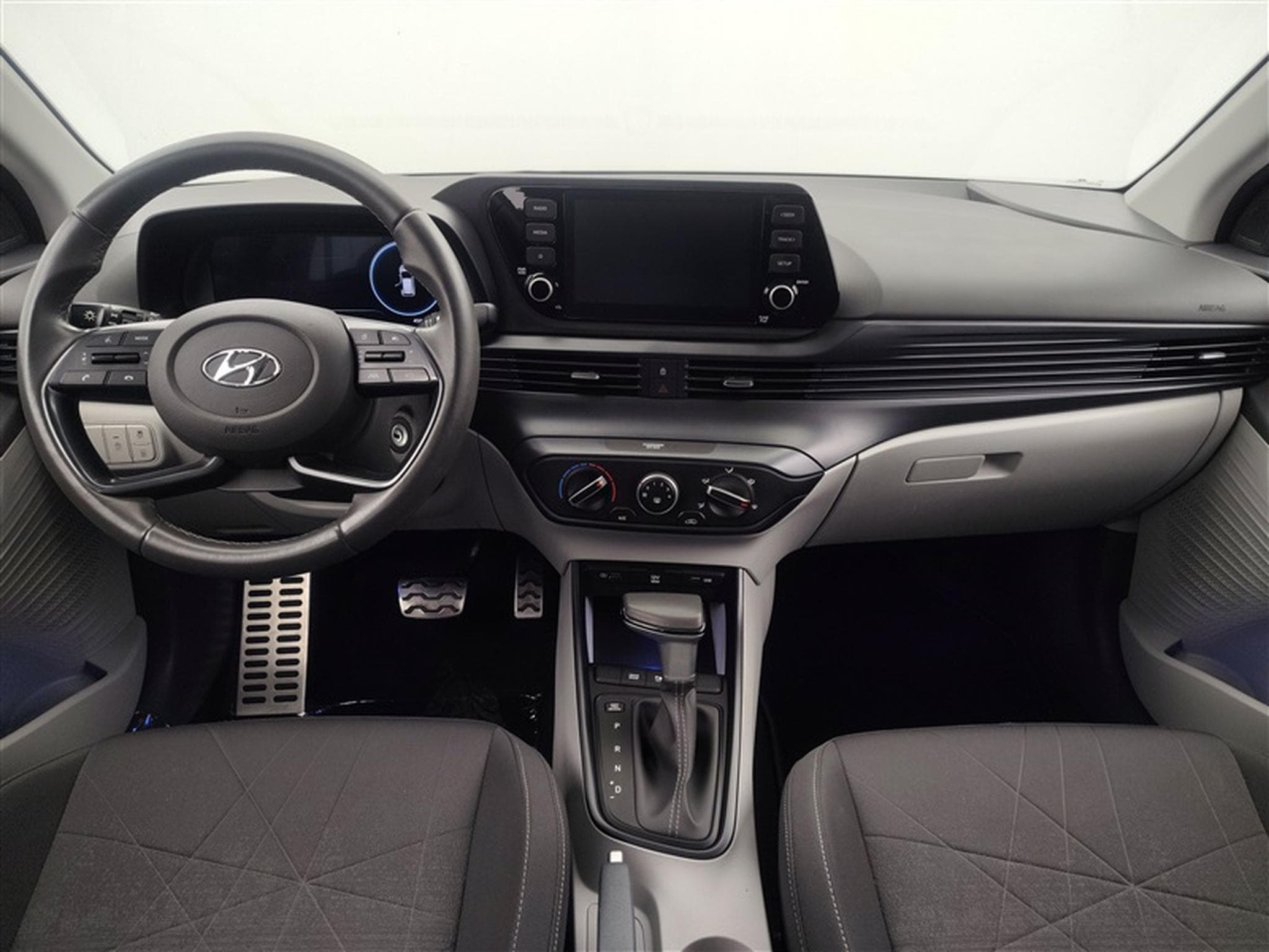 Hyundai Bayon 1.0 T-GDi MHEV DCT-7 100Cv Intuitive CARPLAY / CLIM (2024) - Foto 8