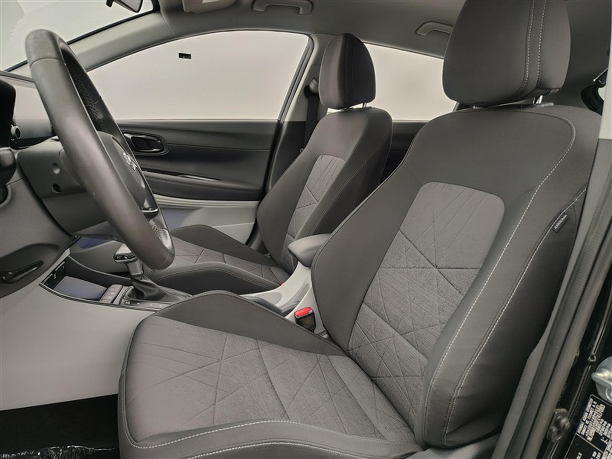 Hyundai Bayon 1.0 T-GDi MHEV DCT-7 100Cv Intuitive CARPLAY / CLIM (2024) - Foto 7