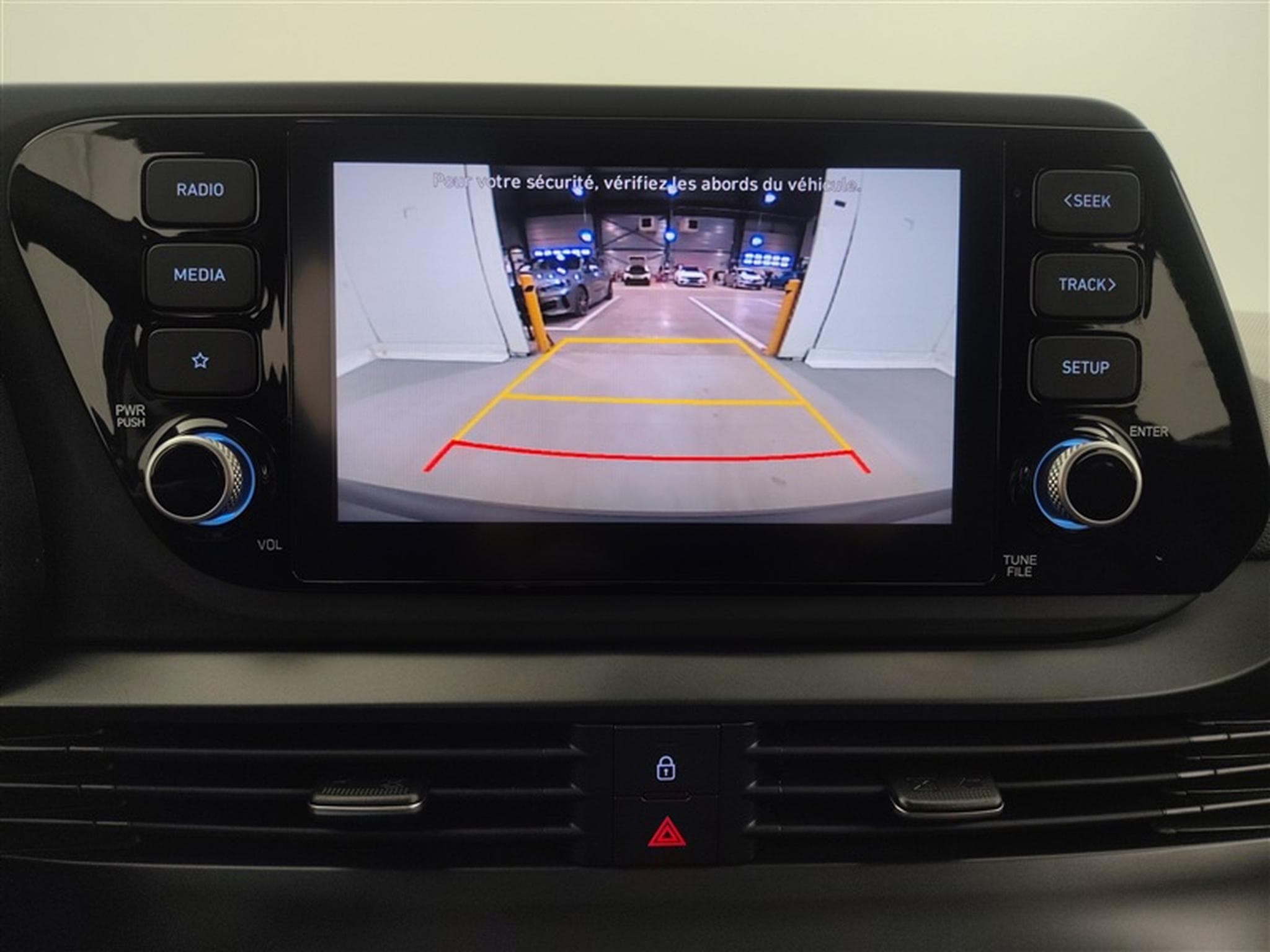 Hyundai Bayon 1.0 T-GDi MHEV DCT-7 100Cv Intuitive CARPLAY / CLIM (2024) - Foto 17