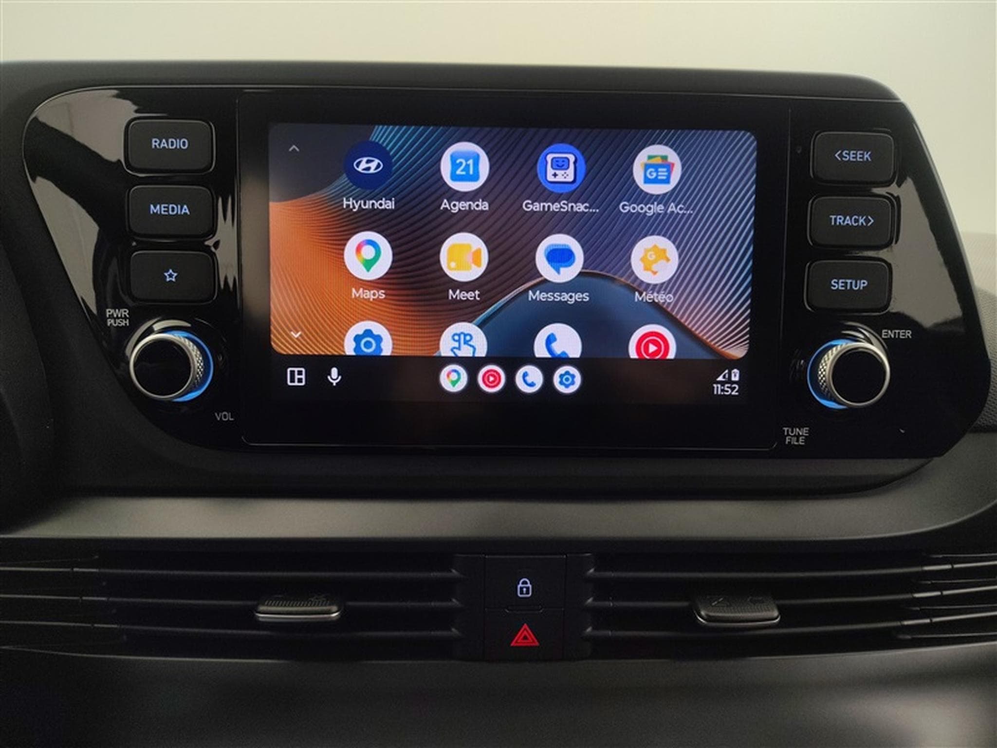 Hyundai Bayon 1.0 T-GDi MHEV DCT-7 100Cv Intuitive CARPLAY / CLIM (2024) - Foto 19