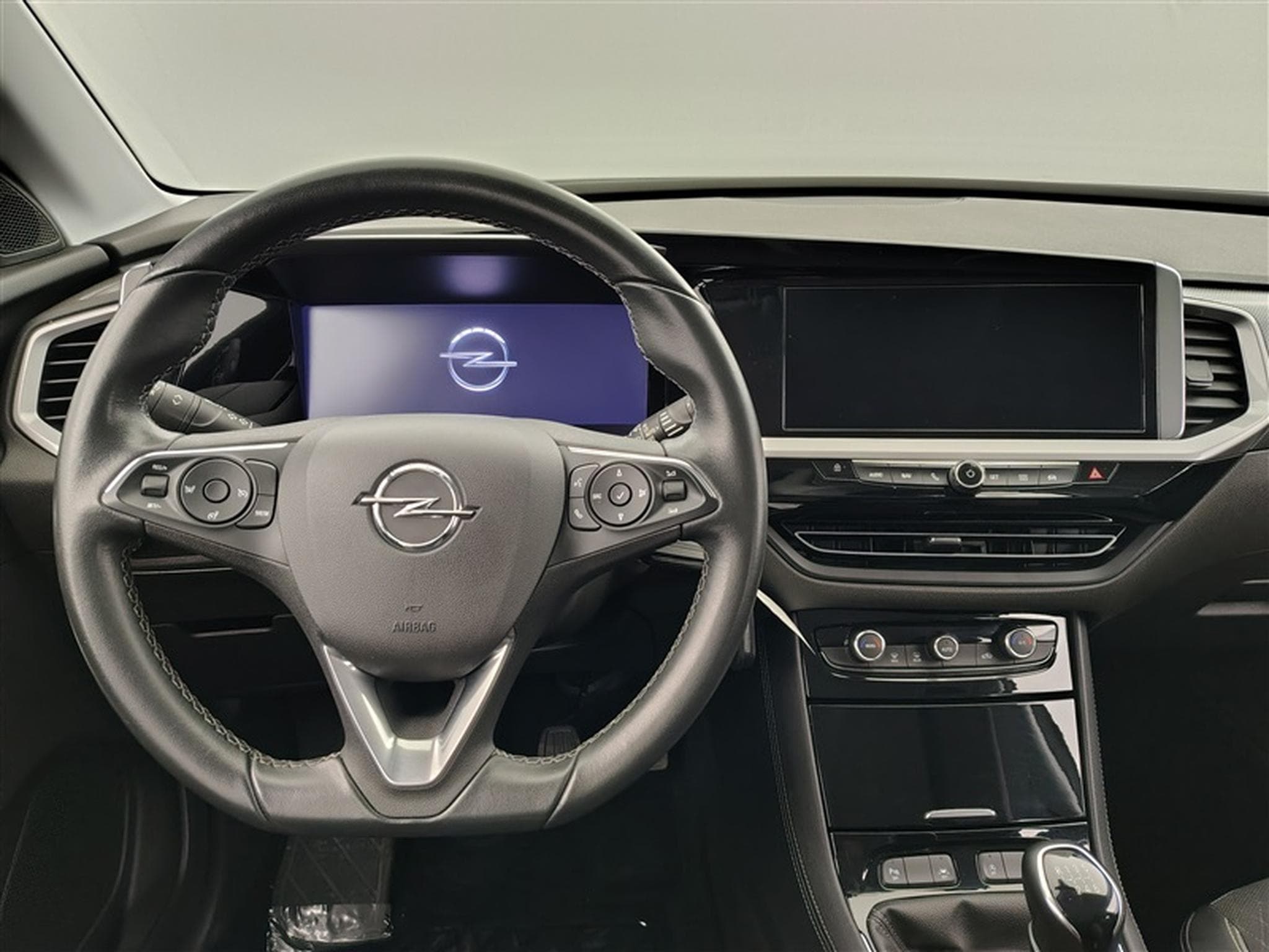 Opel Grandland 1.2 Turbo ECOTEC Business Elegance S&S (2022) - Foto 9