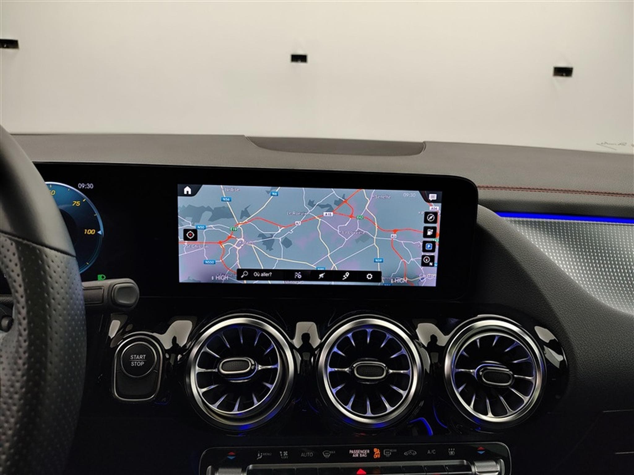 Mercedes EQA EQA 66.5 kWh 250 AMG NAVI / FULL LED / PANO / CAMERA 360° (2022) - Photo 11