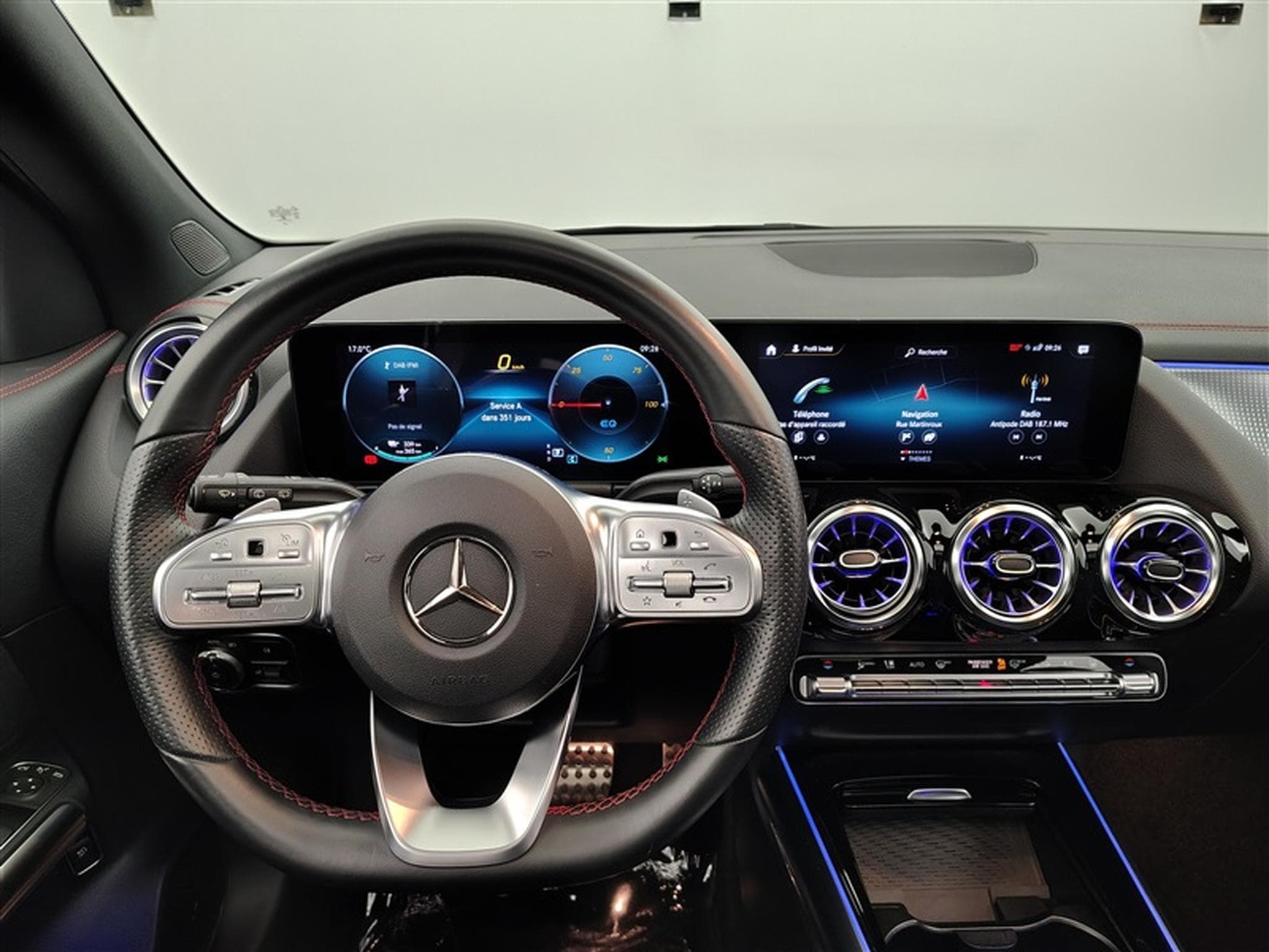 Mercedes EQA EQA 66.5 kWh 250 AMG NAVI / FULL LED / PANO / CAMERA 360° (2022) - Photo 9