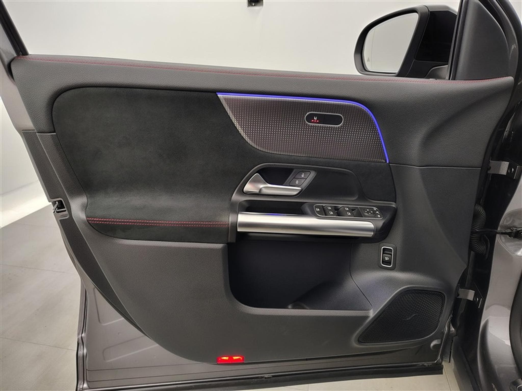 Mercedes EQA EQA 66.5 kWh 250 AMG NAVI / FULL LED / PANO / CAMERA 360° (2022) - Photo 17