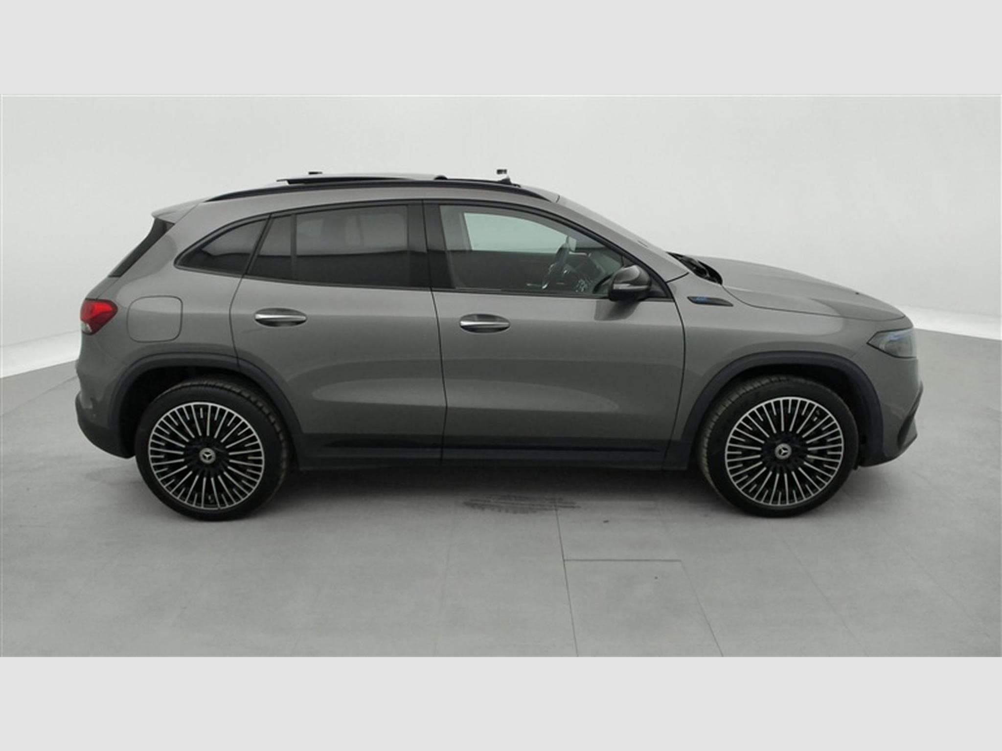 Mercedes EQA EQA 66.5 kWh 250 AMG NAVI / FULL LED / PANO / CAMERA 360° (2022) - Photo 25