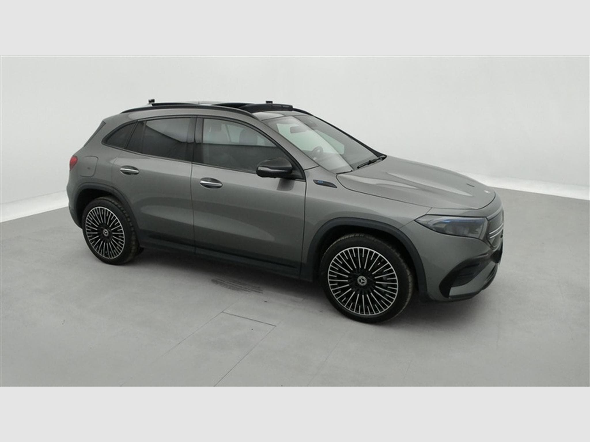 Mercedes EQA EQA 66.5 kWh 250 AMG NAVI / FULL LED / PANO / CAMERA 360° (2022) - Photo 24