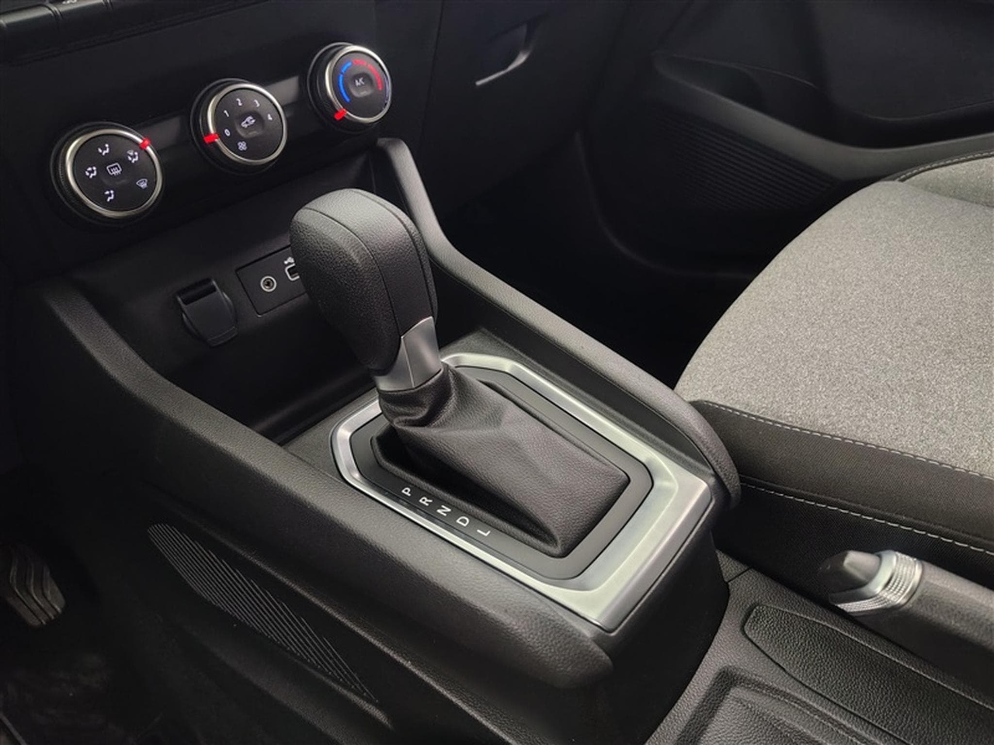 Renault Clio 1.0 TCe 90cv X-Tronic Evolution CARPLAY / FULL LED / PDC AR (2025) - Photo 12