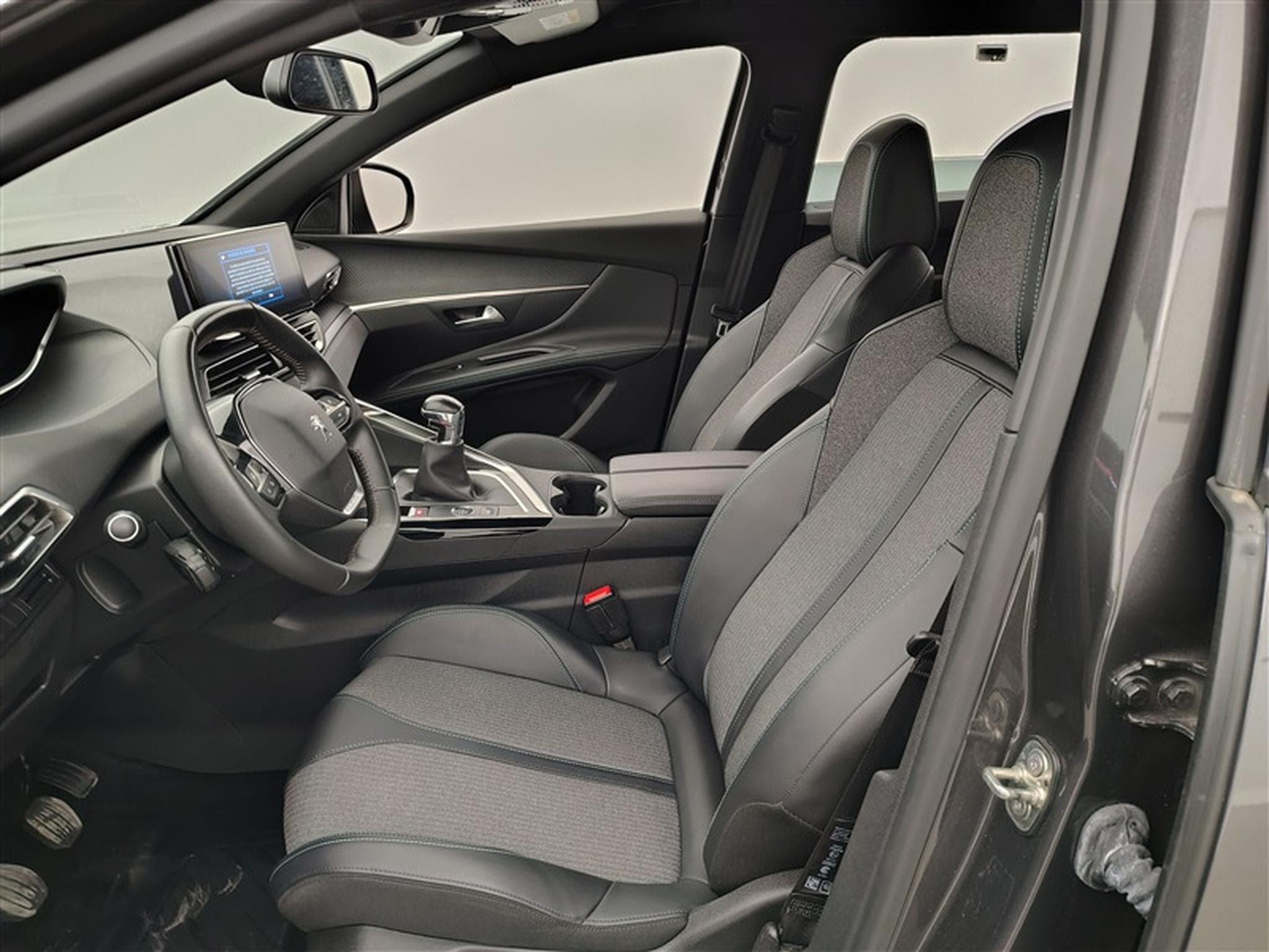 Peugeot 5008 1.2 PureTech 130Cv Allure Pack 7PL/ S-CUIR / NAVI / FULL LED (2024) - Photo 7