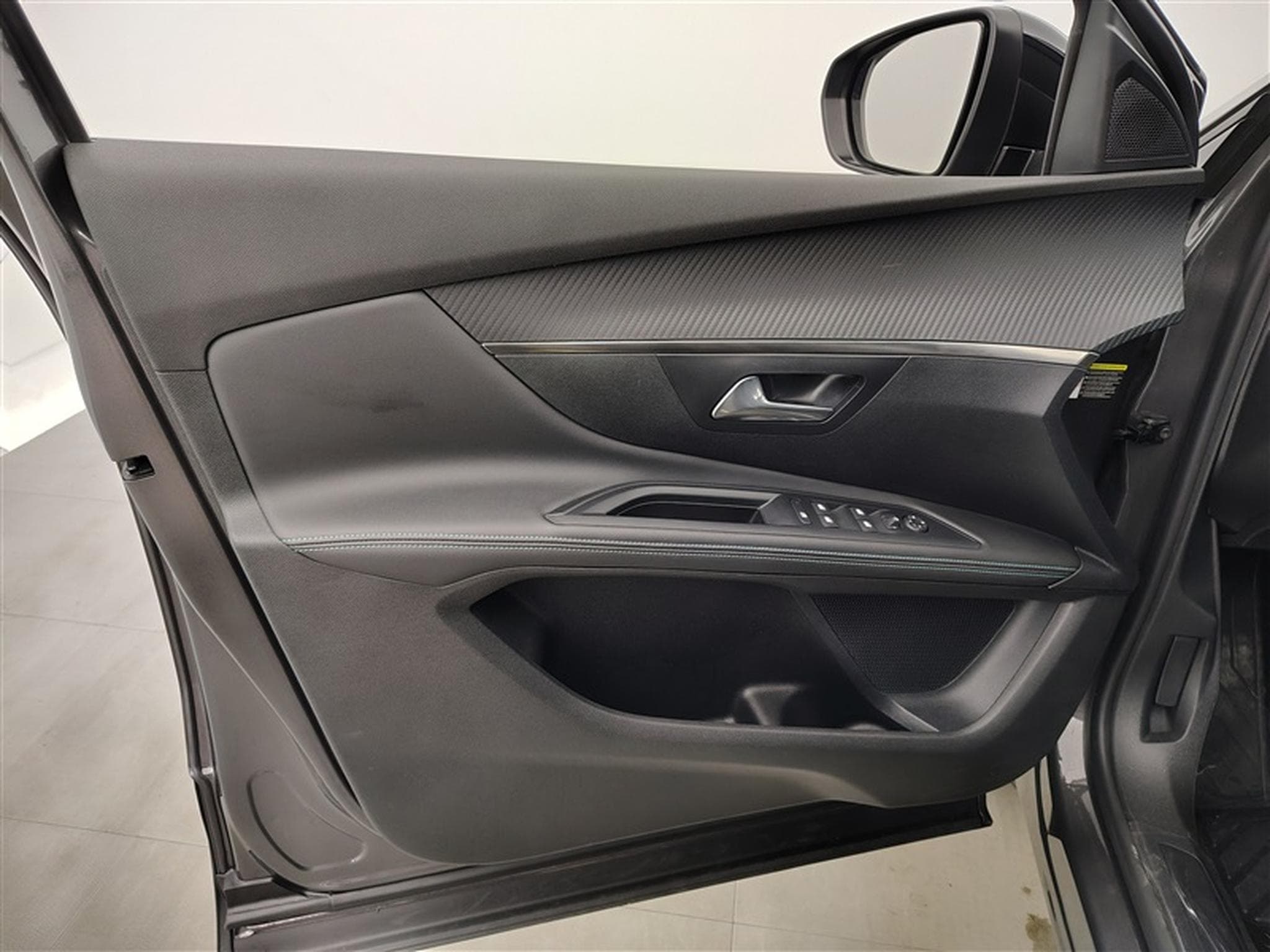 Peugeot 5008 1.2 PureTech 130Cv Allure Pack 7PL/ S-CUIR / NAVI / FULL LED (2024) - Photo 17