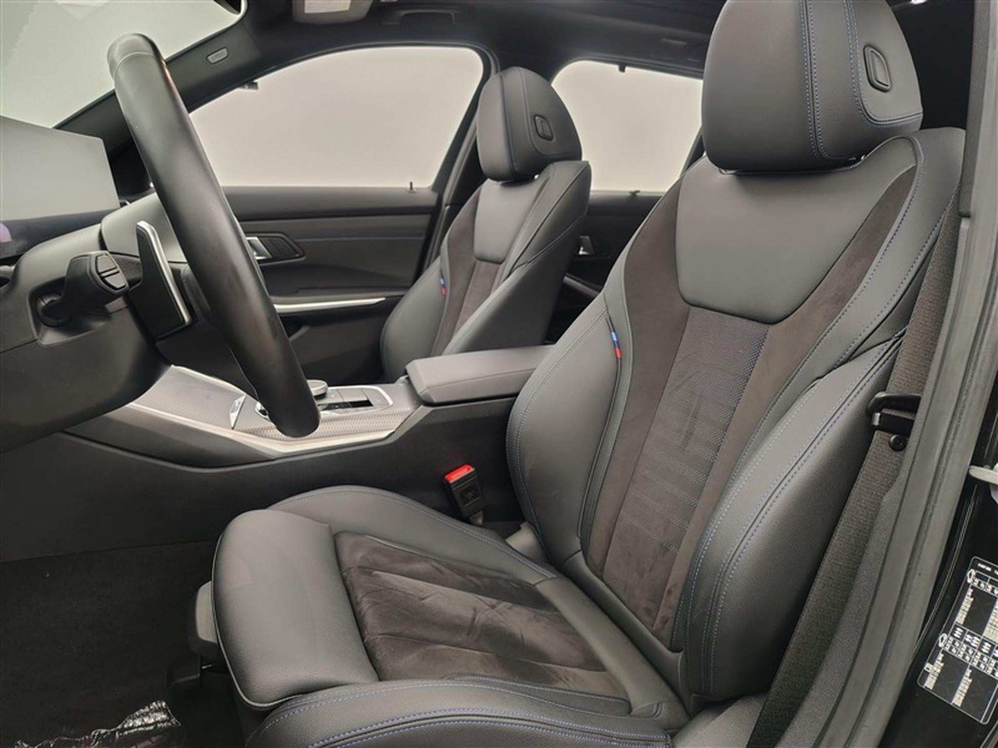 BMW 318 iA Pack M  Navi / Led / PDC+Caméra / Pano (2024) - Photo 7